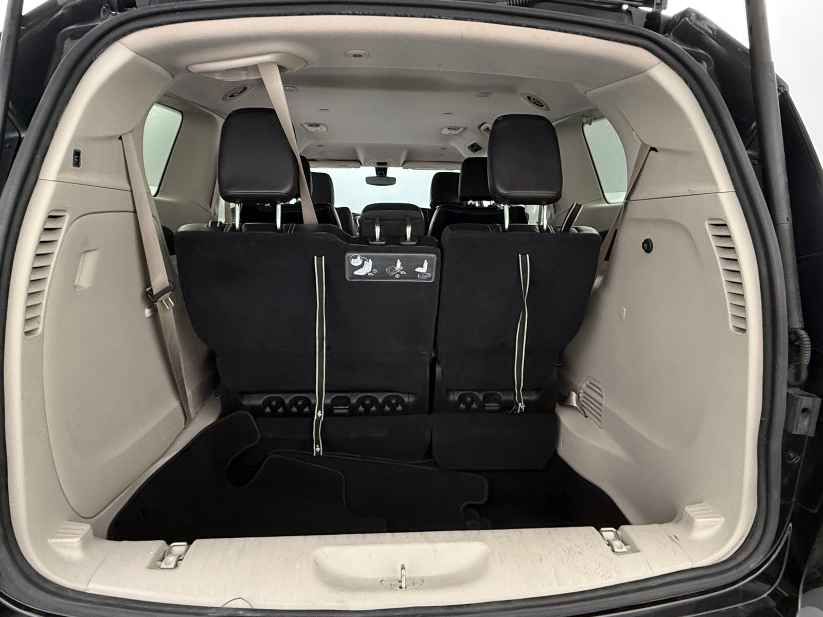 Thumbnail: 2021 Chrysler Voyager - 6