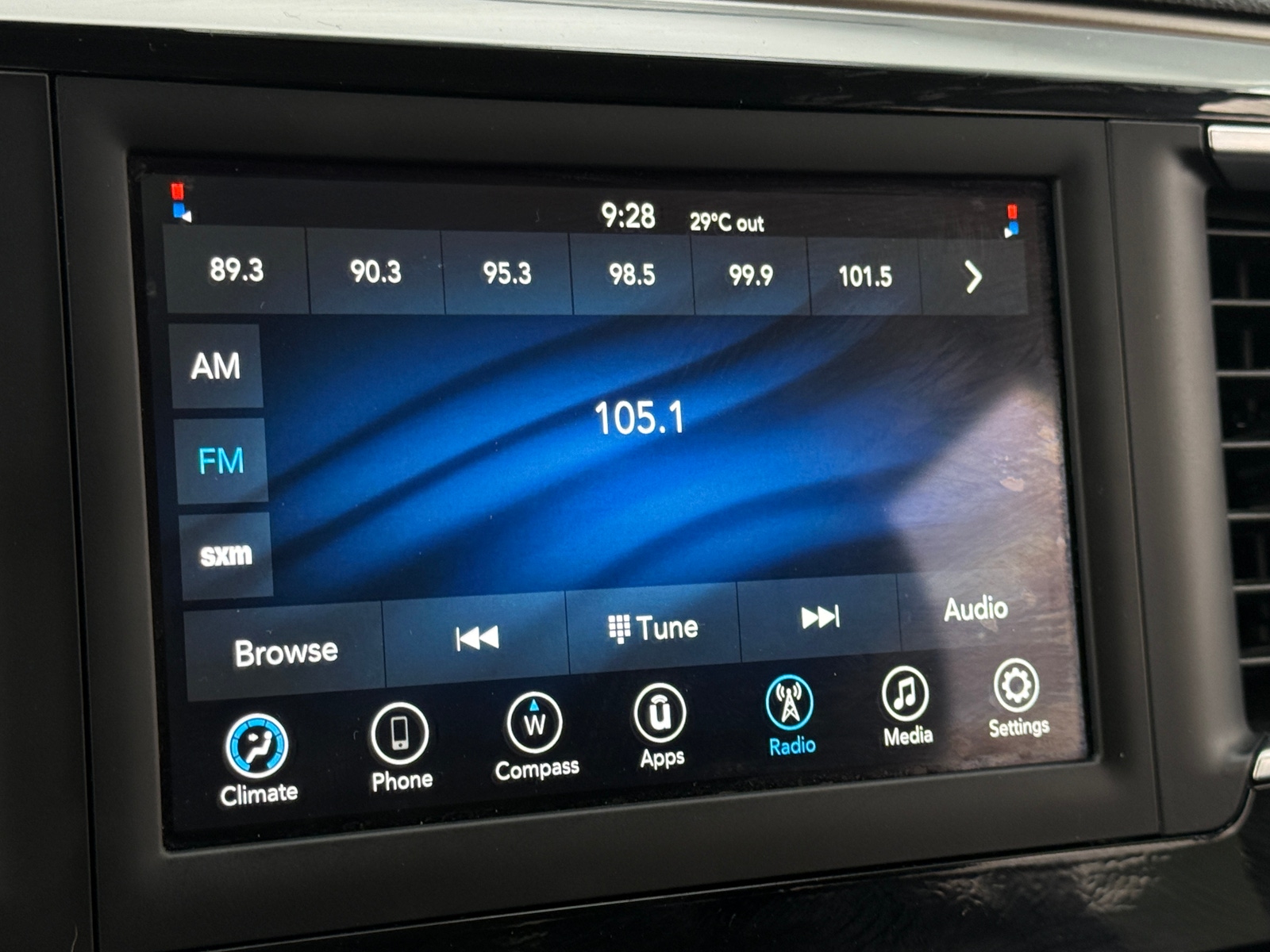 Thumbnail: 2021 Chrysler Voyager - 3