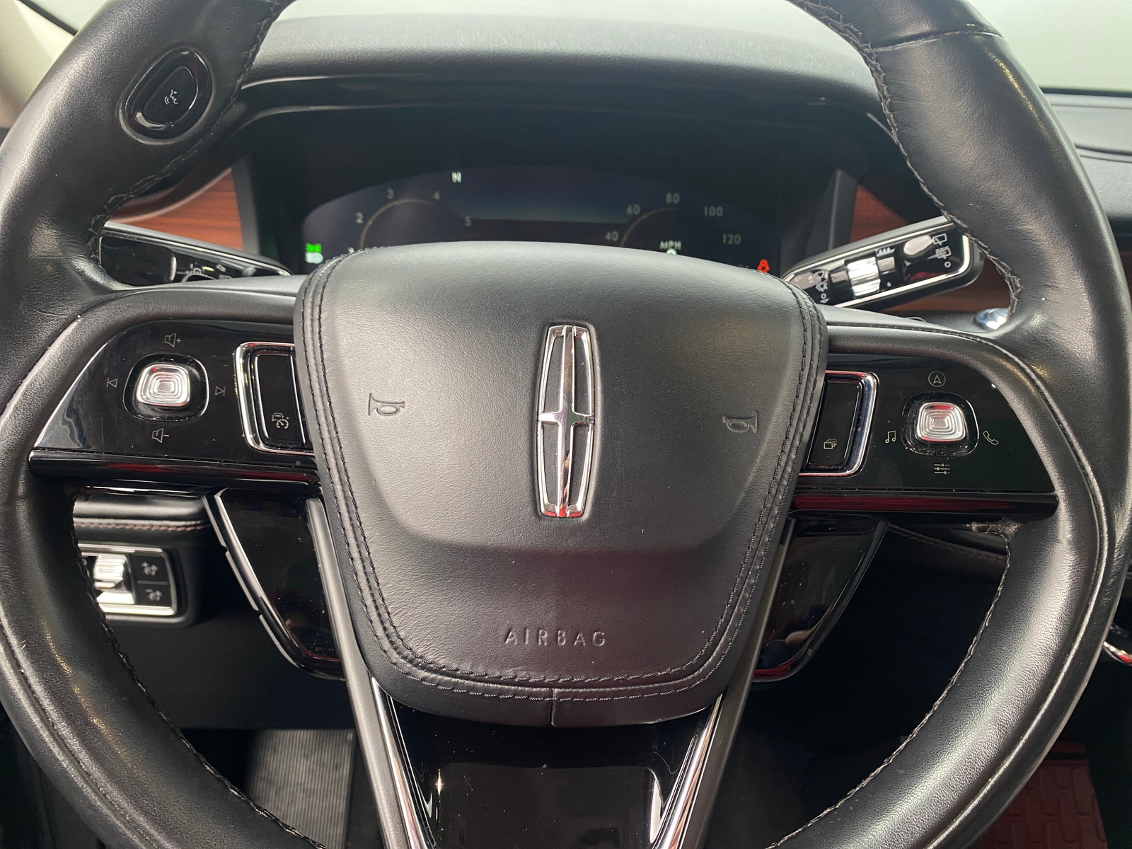 Thumbnail: 2022 Lincoln Aviator - 4