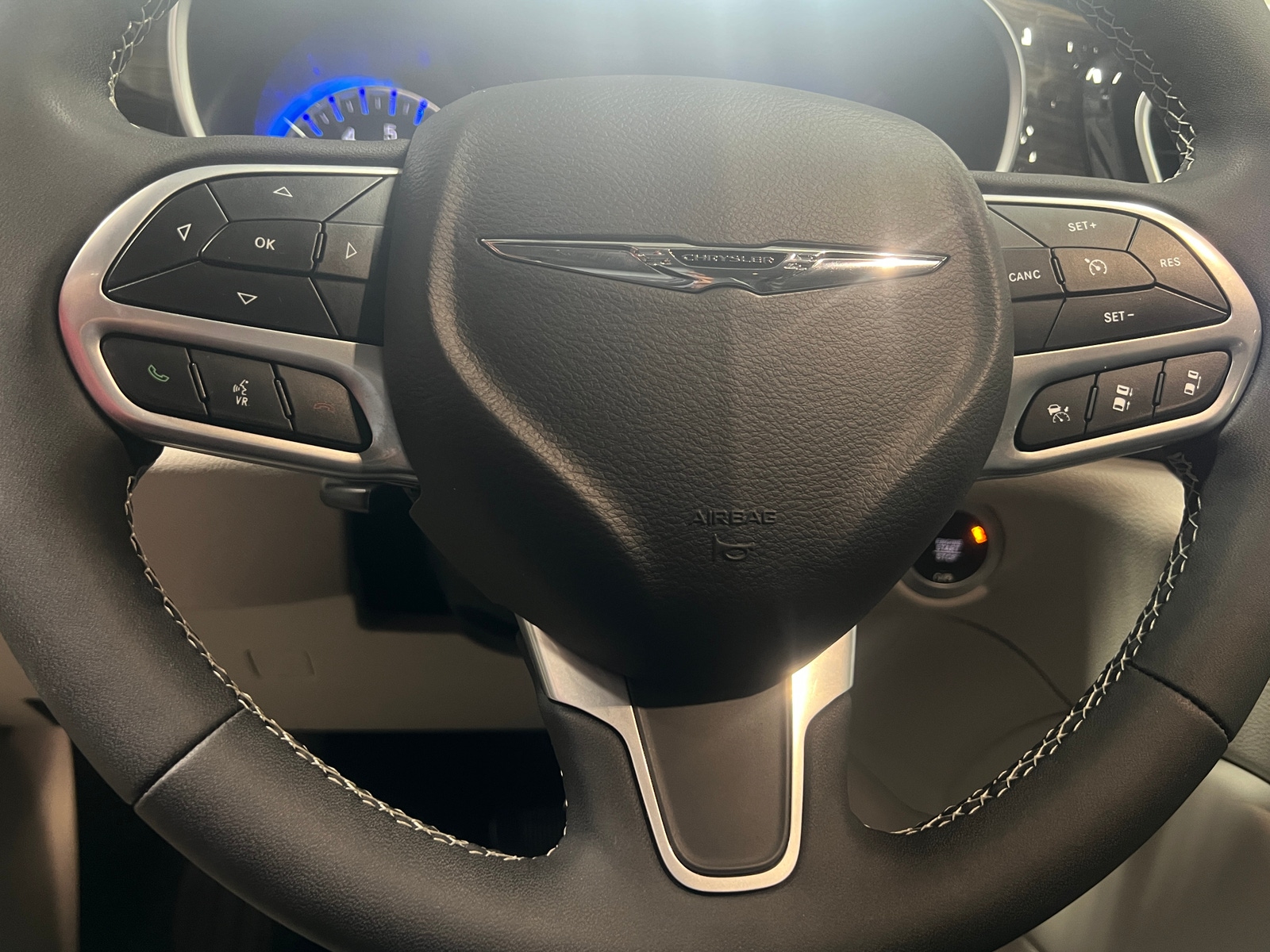 Thumbnail: 2023 Chrysler Pacifica - 4