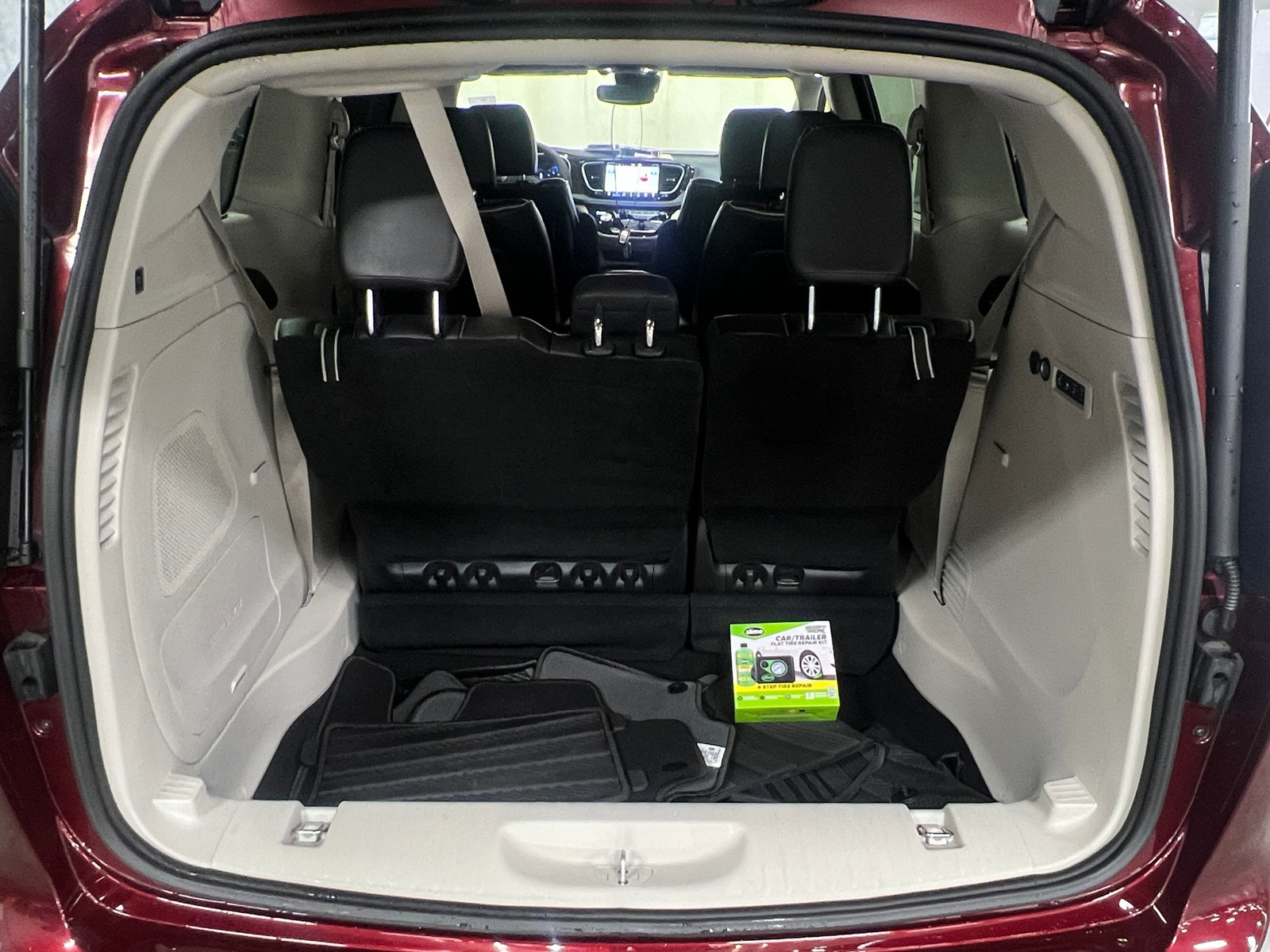 Thumbnail: 2023 Chrysler Pacifica - 6