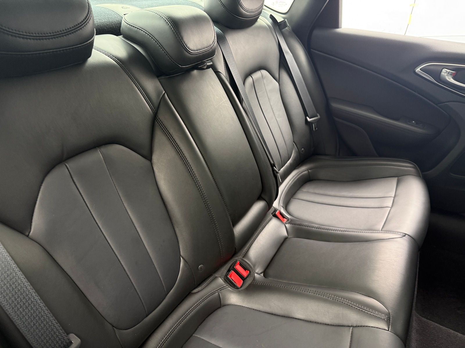 Thumbnail: 2016 Chrysler 200 - 5