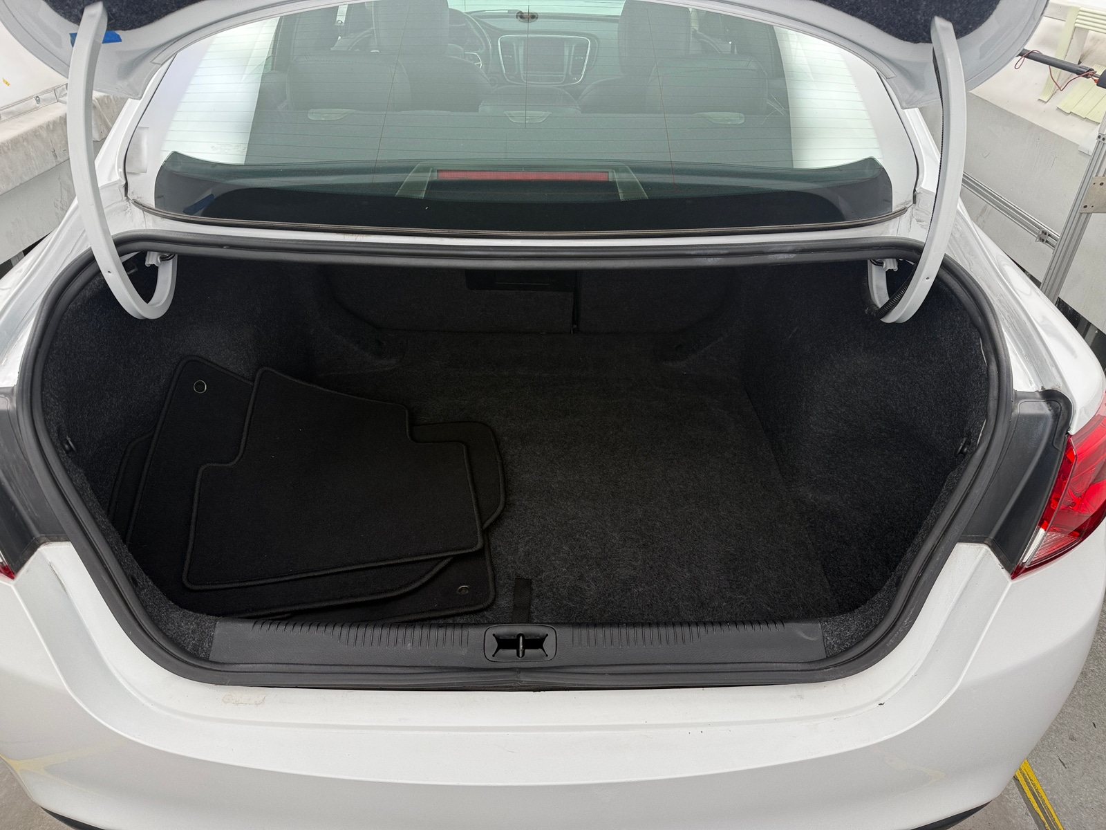 Thumbnail: 2016 Chrysler 200 - 6