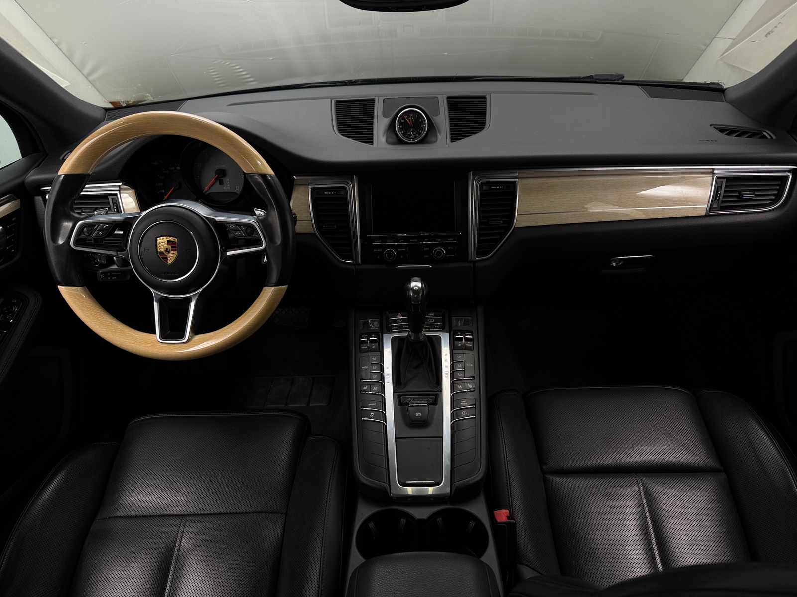 Thumbnail: 2016 Porsche Macan - 2