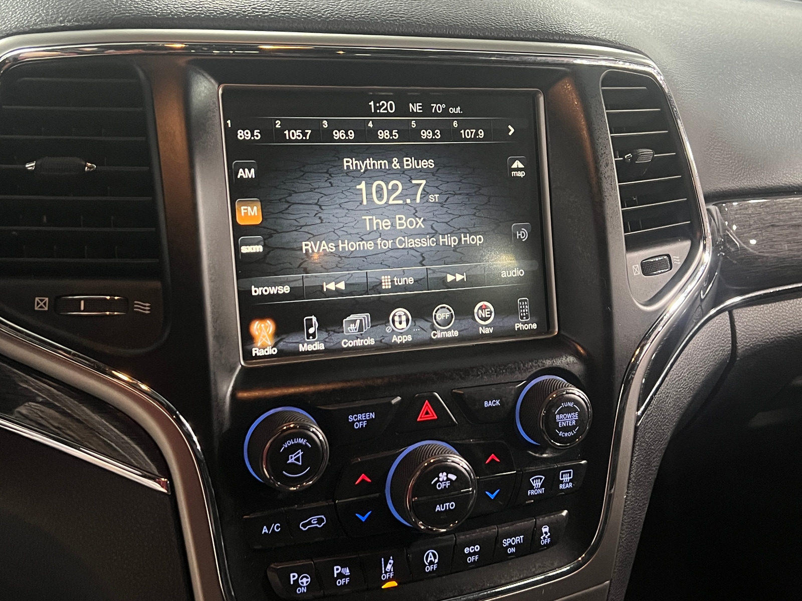 Thumbnail: 2017 Jeep Grand Cherokee - 3