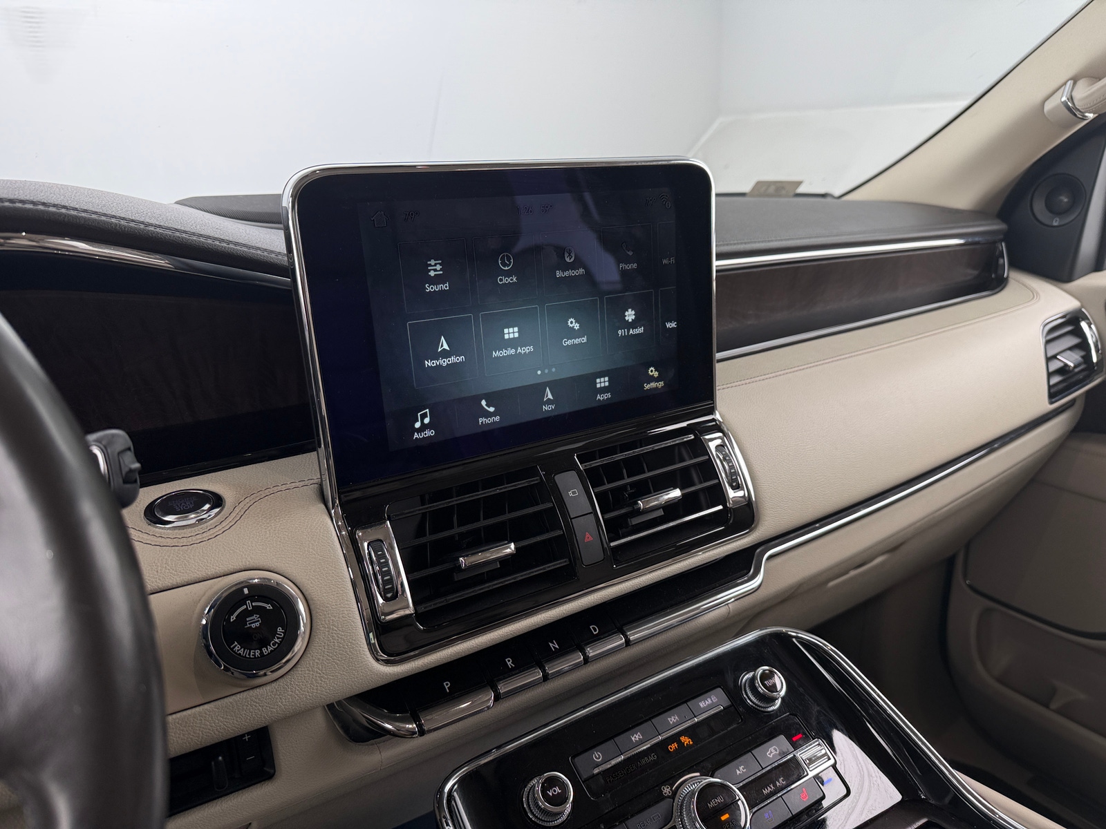 Thumbnail: 2018 Lincoln Navigator - 3