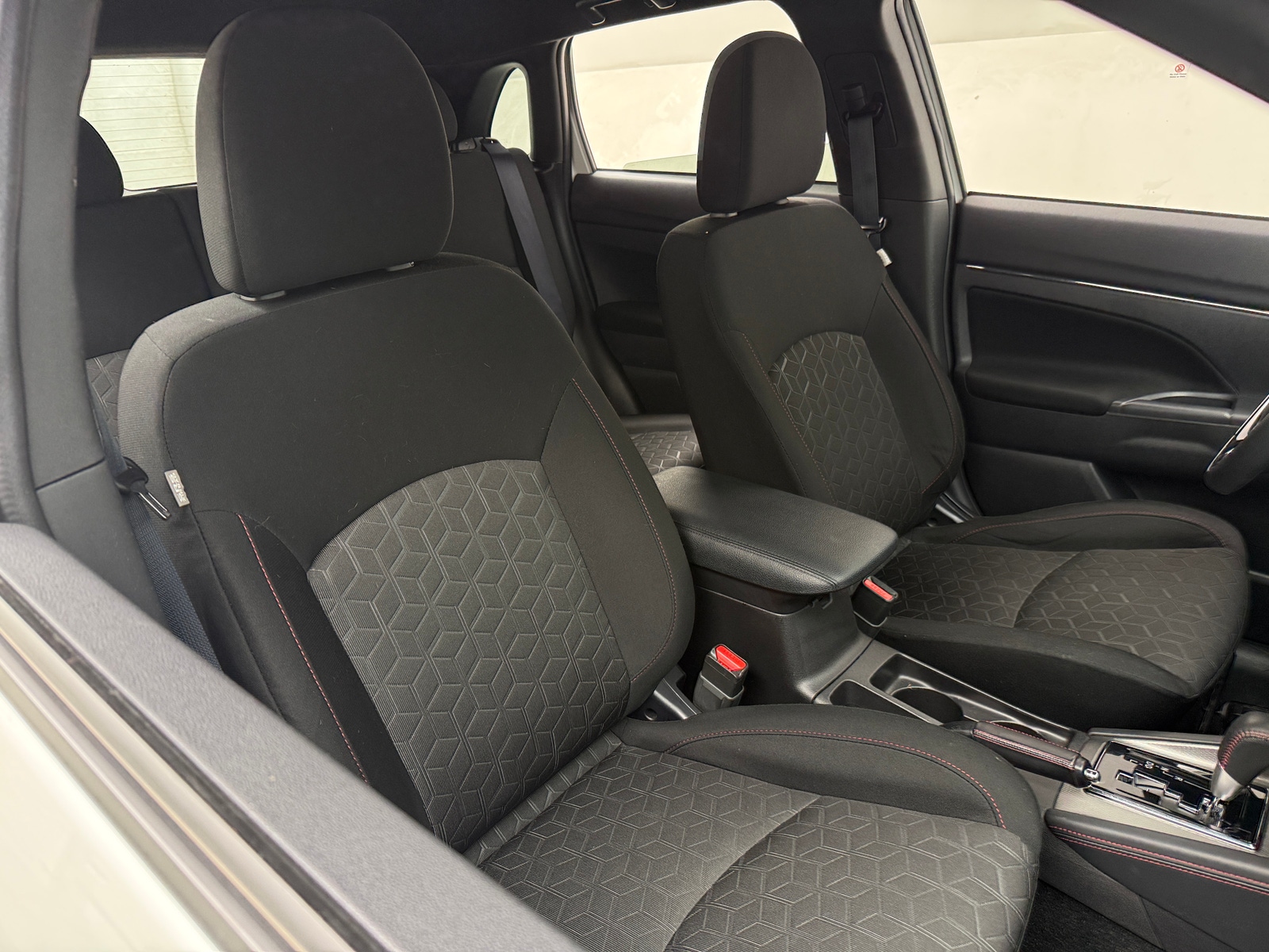 Thumbnail: 2020 Mitsubishi Outlander Sport - 2