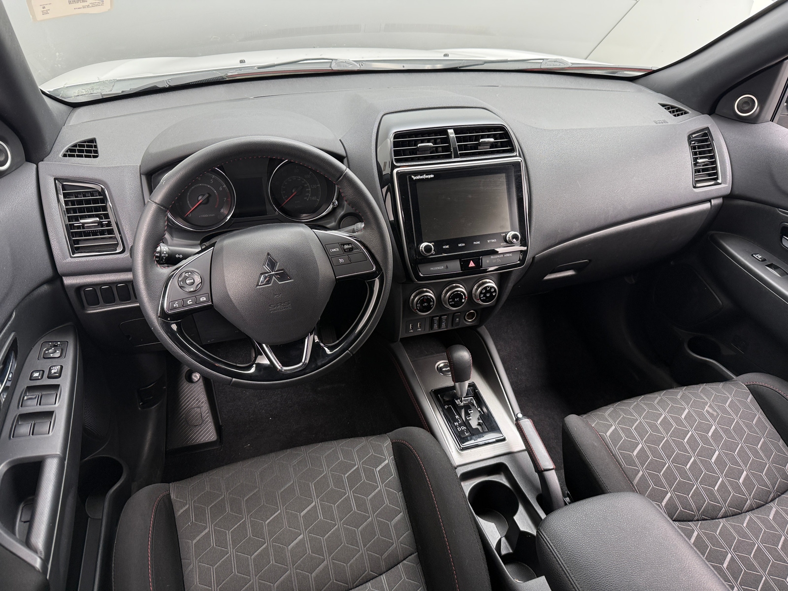 Thumbnail: 2020 Mitsubishi Outlander Sport - 3