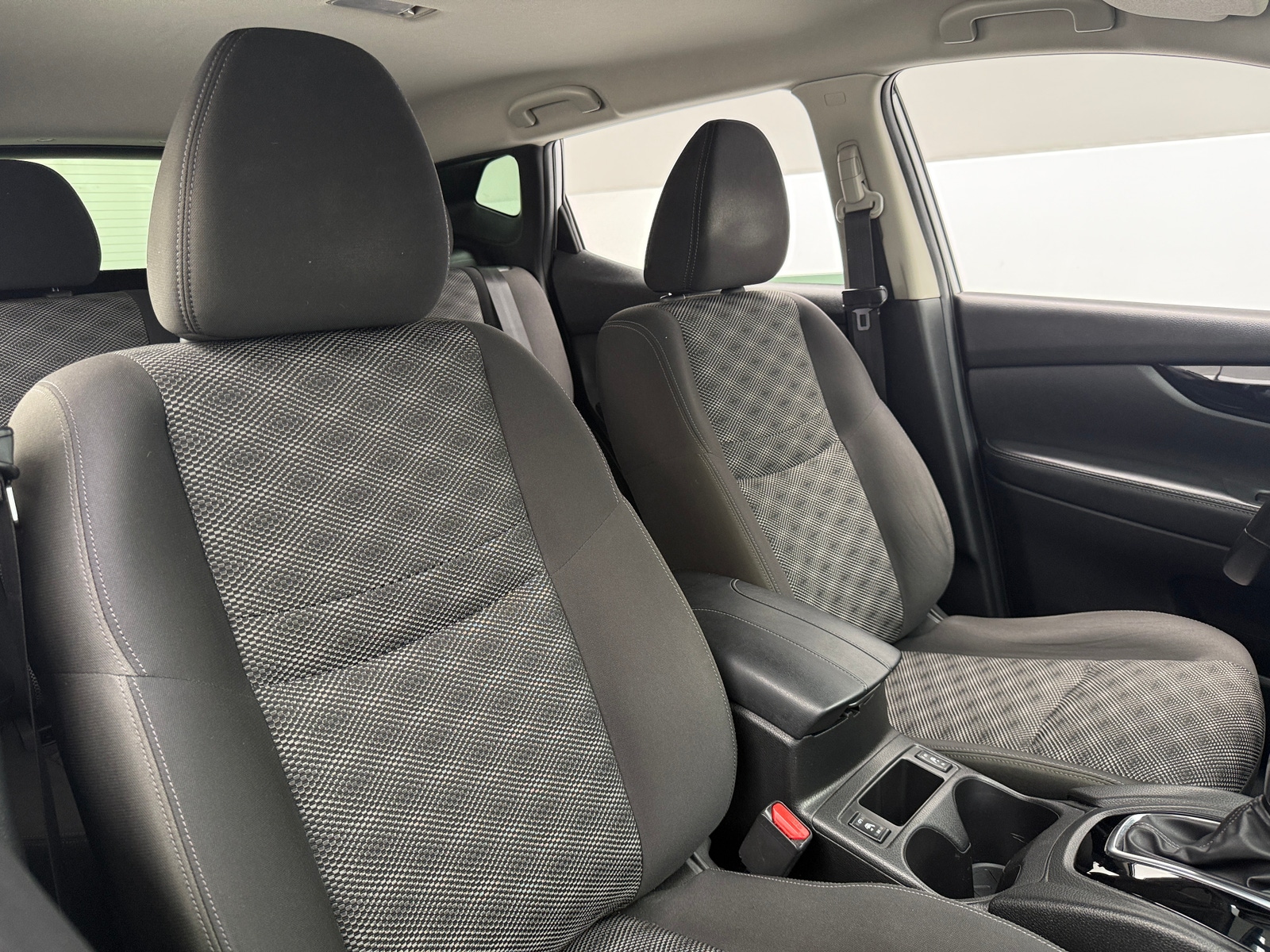 Thumbnail: 2017 Nissan Rogue Sport - 2