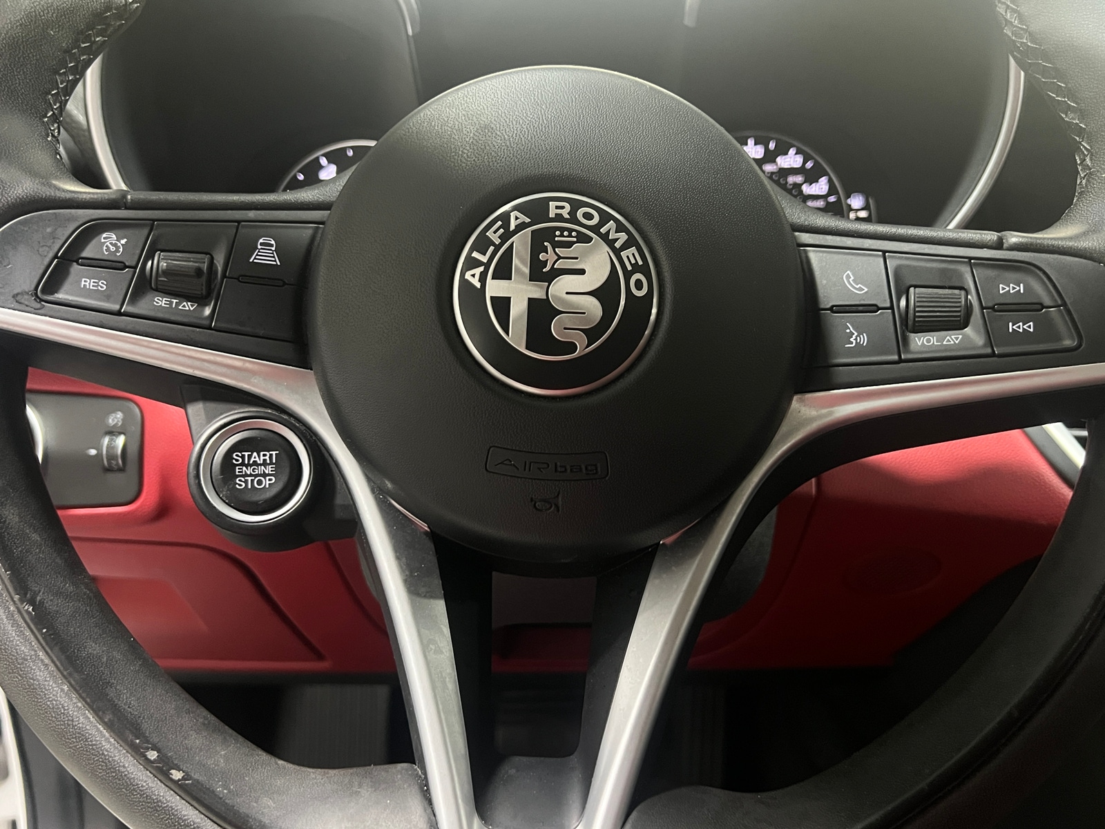 Thumbnail: 2019 Alfa Romeo Giulia - 4