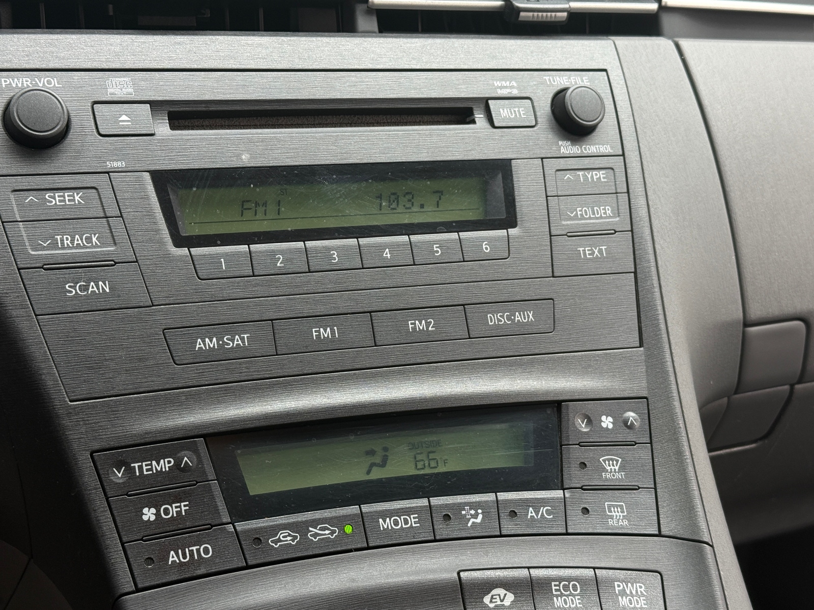 Thumbnail: 2010 Toyota Prius - 4