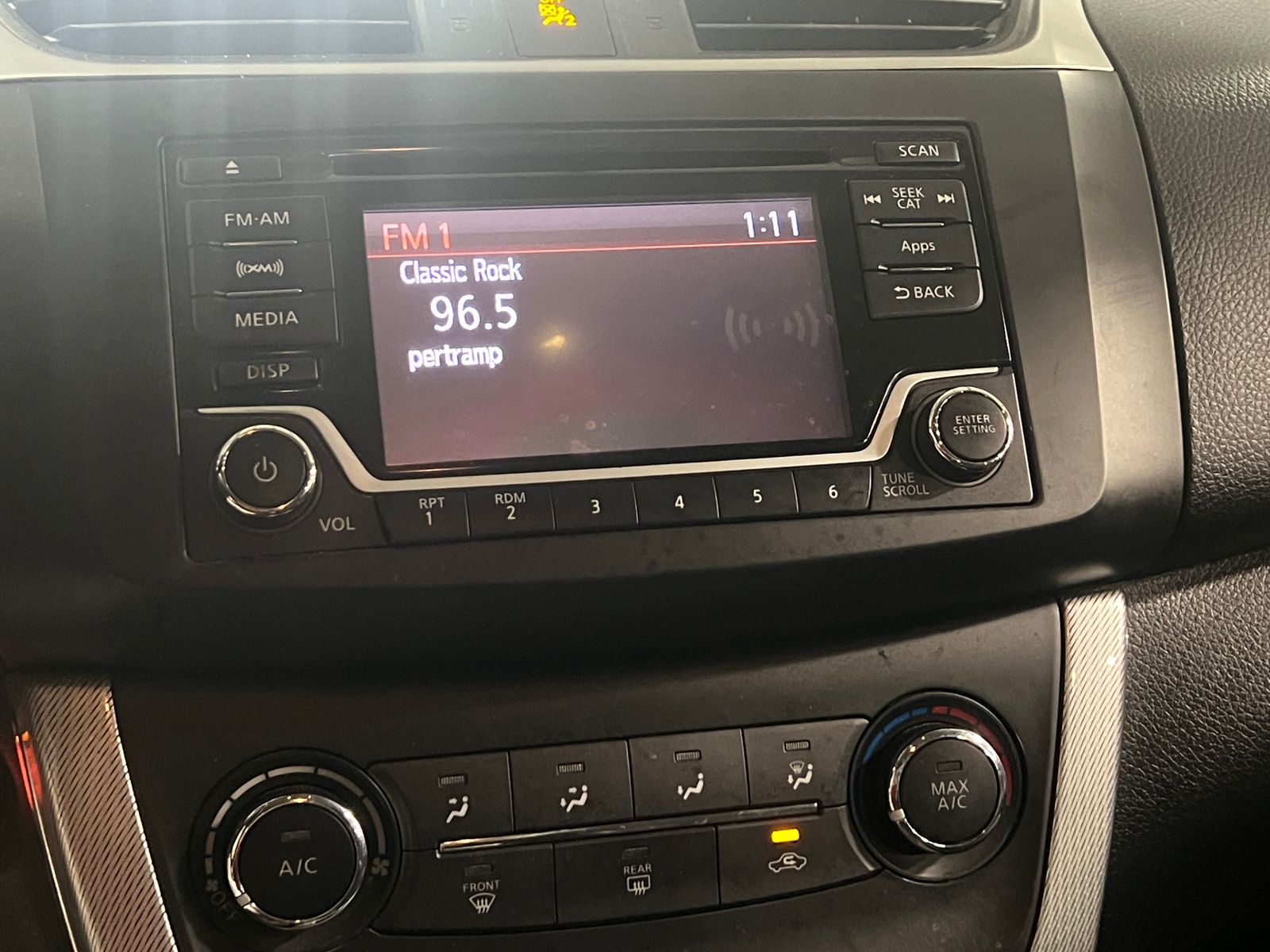 Thumbnail: 2015 Nissan Sentra - 4