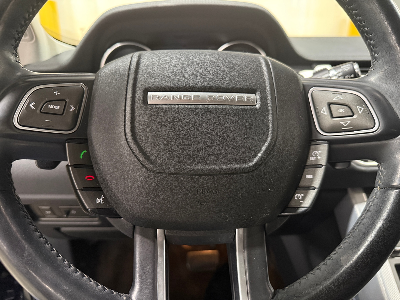 Thumbnail: 2018 Land Rover Range Rover Evoque - 4