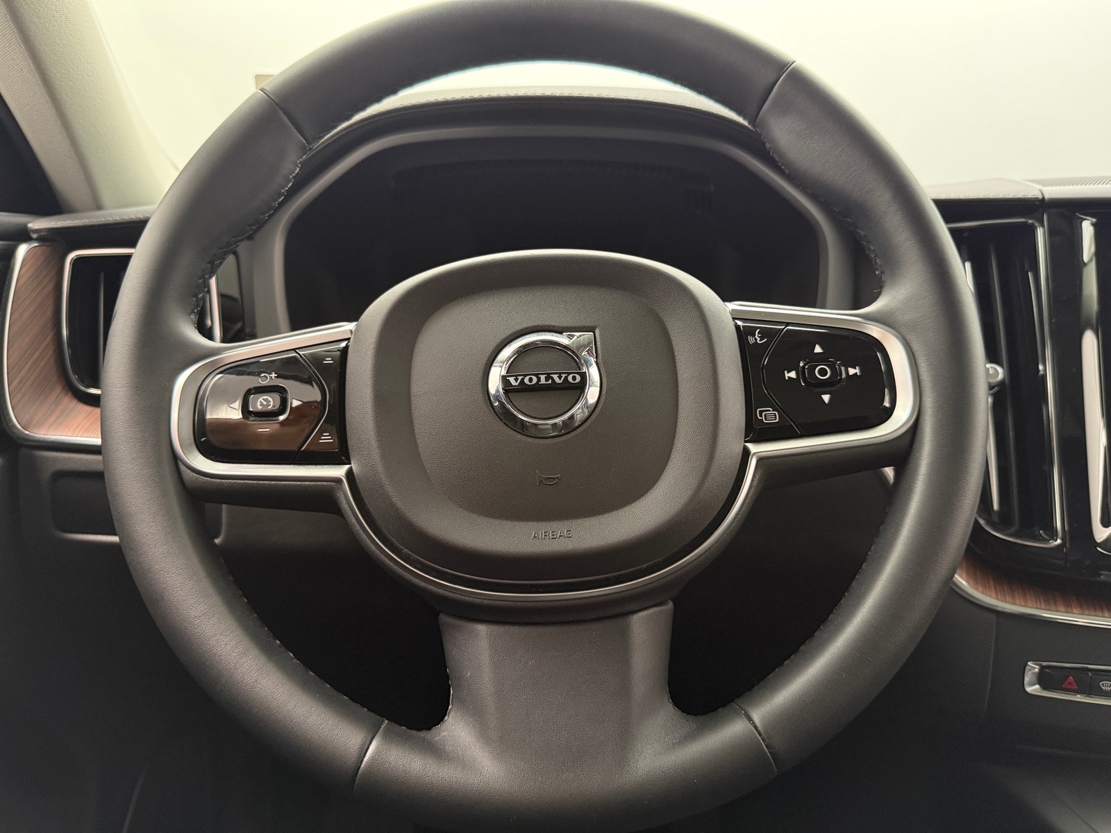 Thumbnail: 2024 Volvo XC60 - 4