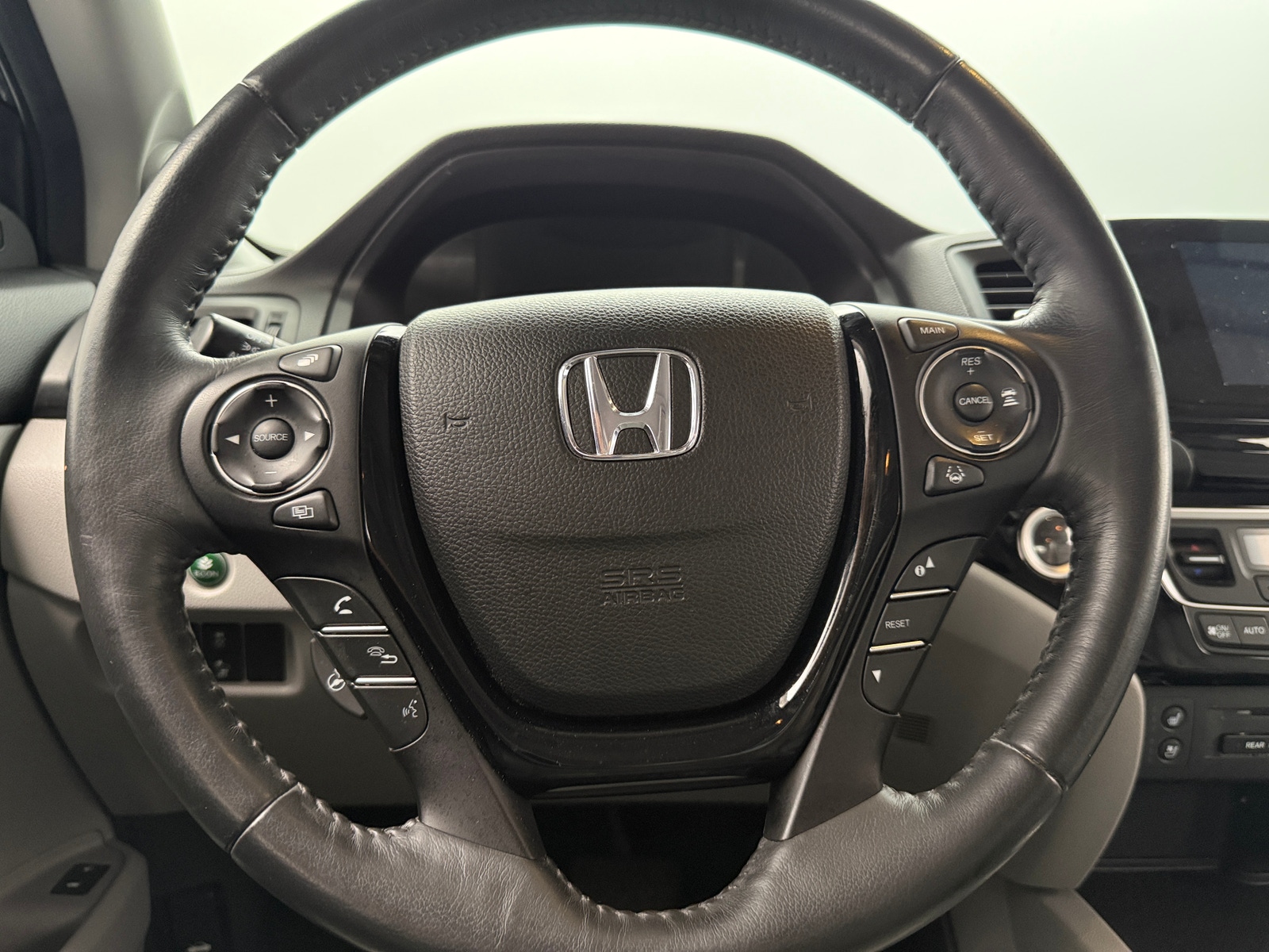 Thumbnail: 2017 Honda Pilot - 4