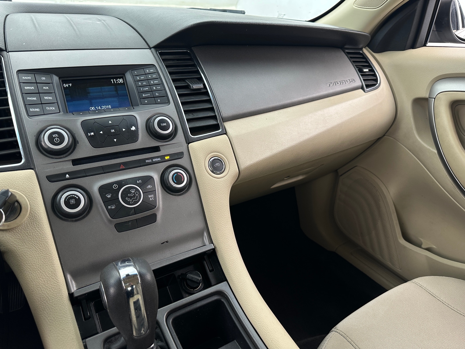 Thumbnail: 2018 Ford Taurus - 4