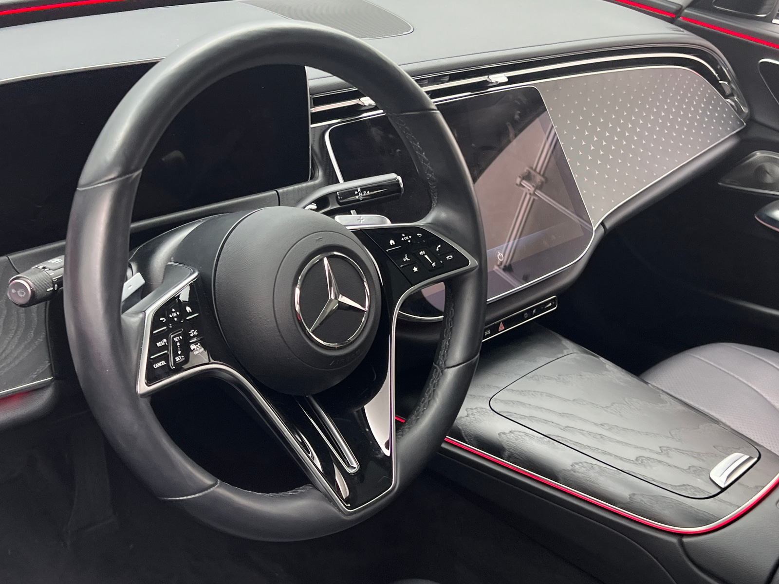 Thumbnail: 2024 Mercedes-Benz E-Class - 4