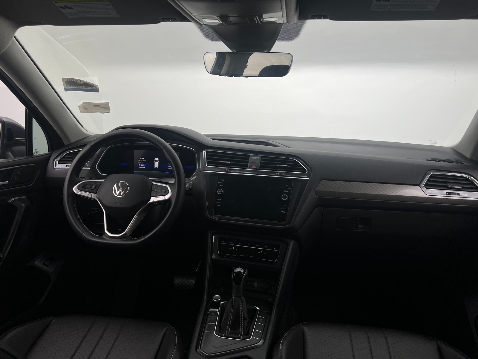Thumbnail: 2022 Volkswagen Tiguan - 2