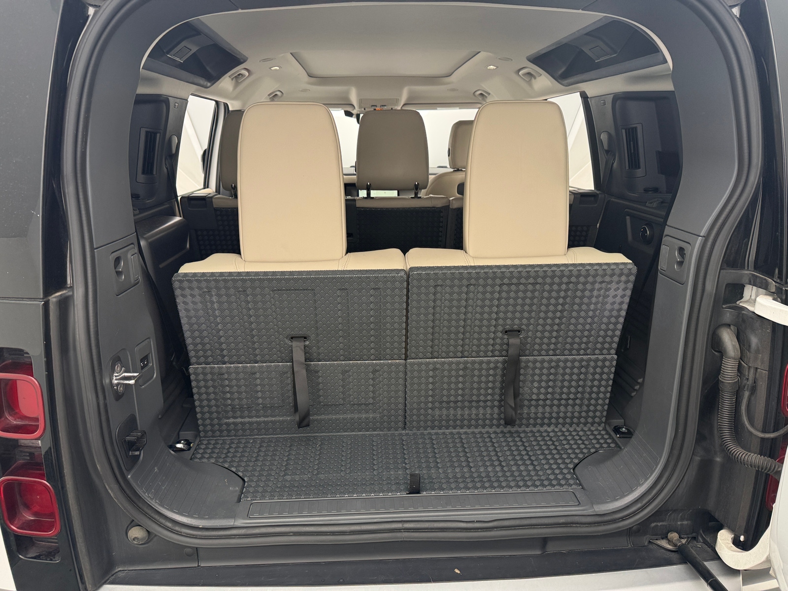 Thumbnail: 2020 Land Rover Defender - 6