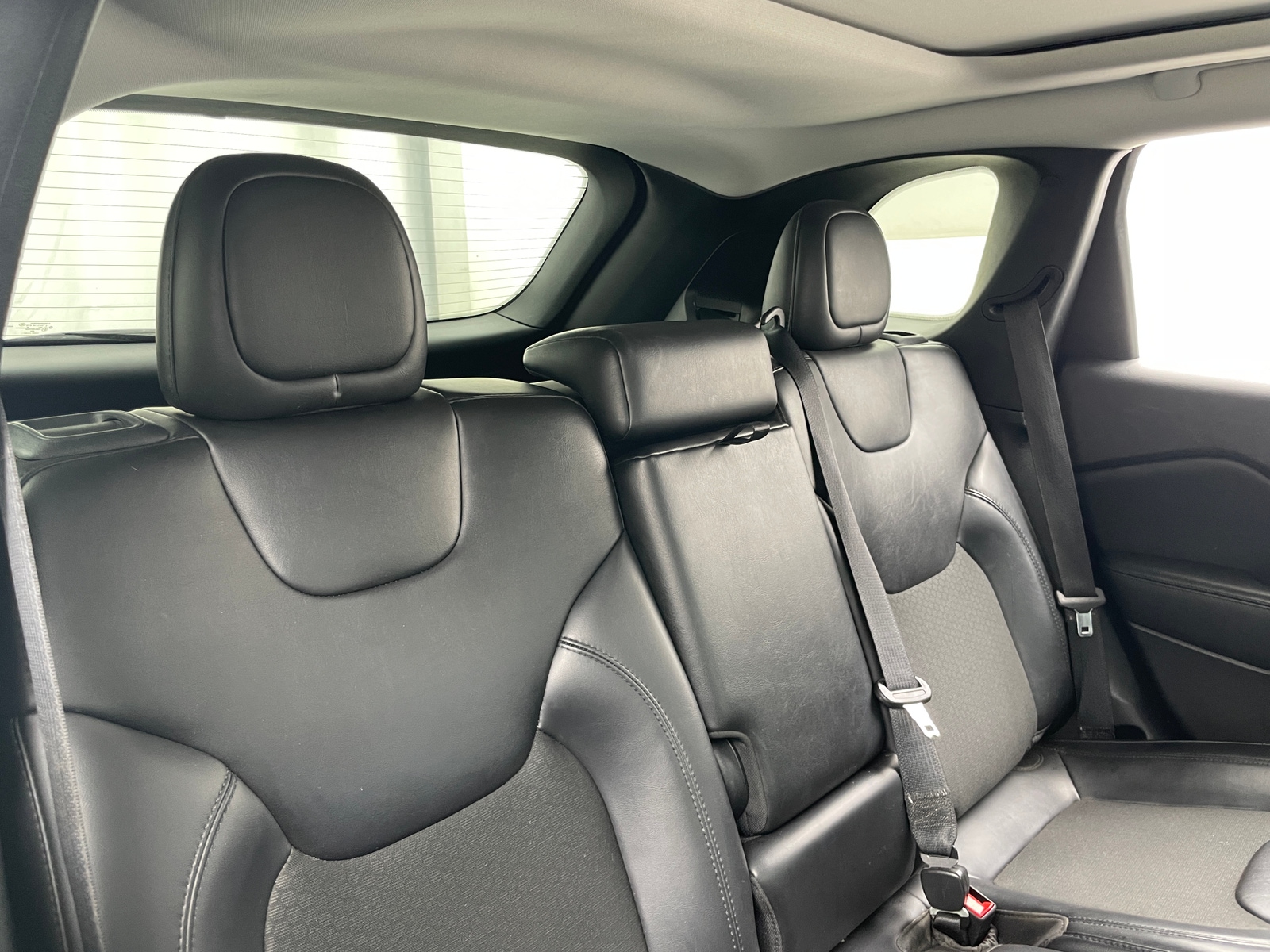Thumbnail: 2019 Jeep Cherokee - 6