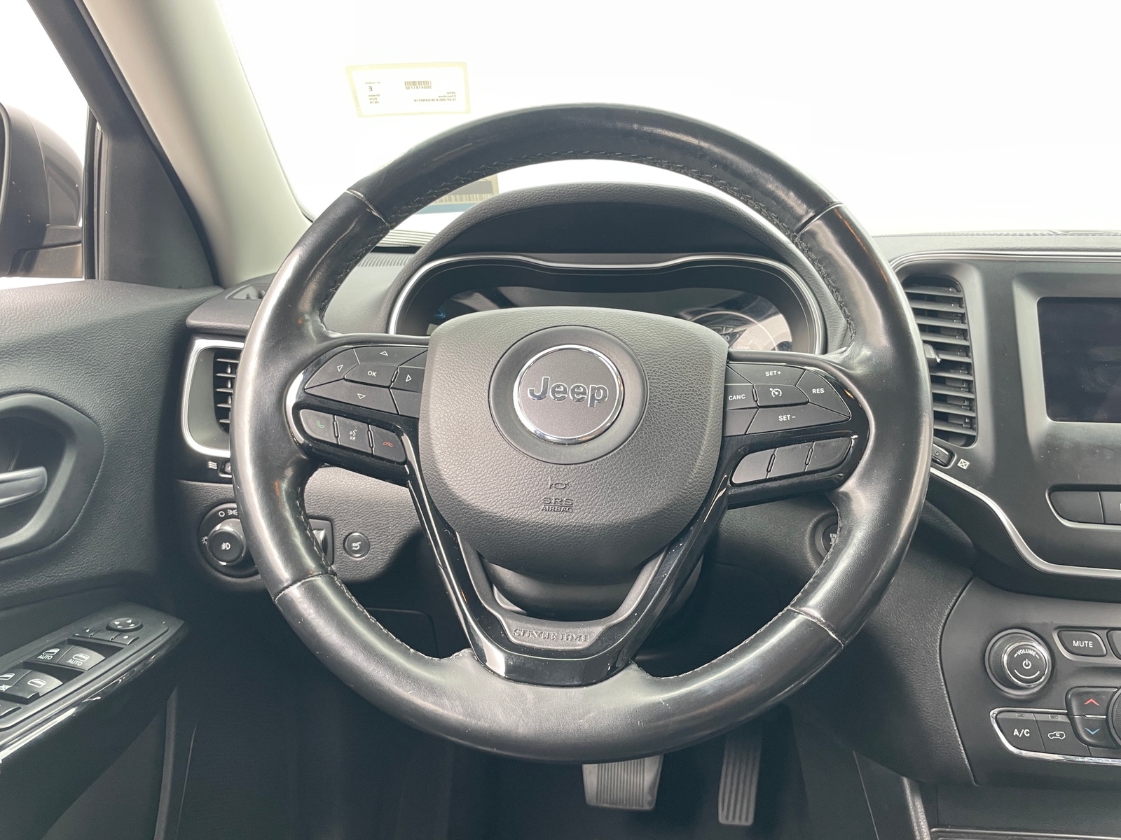 Thumbnail: 2019 Jeep Cherokee - 5