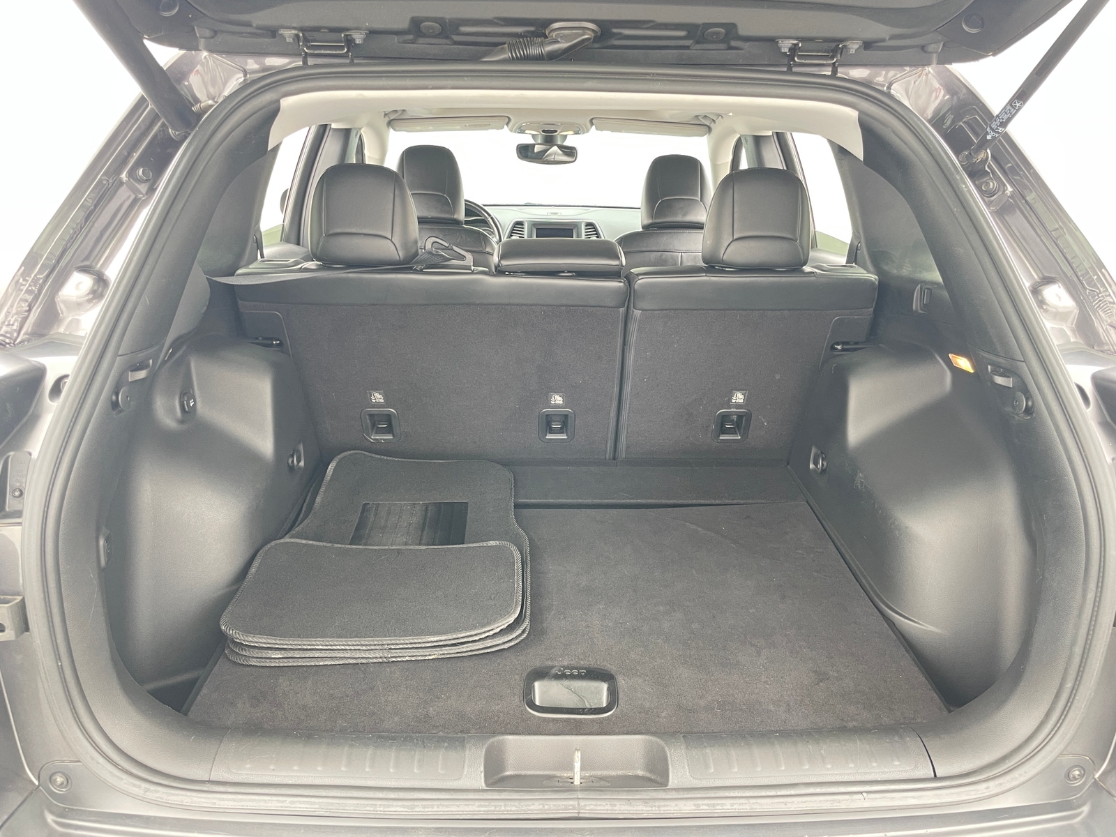 Thumbnail: 2019 Jeep Cherokee - 7