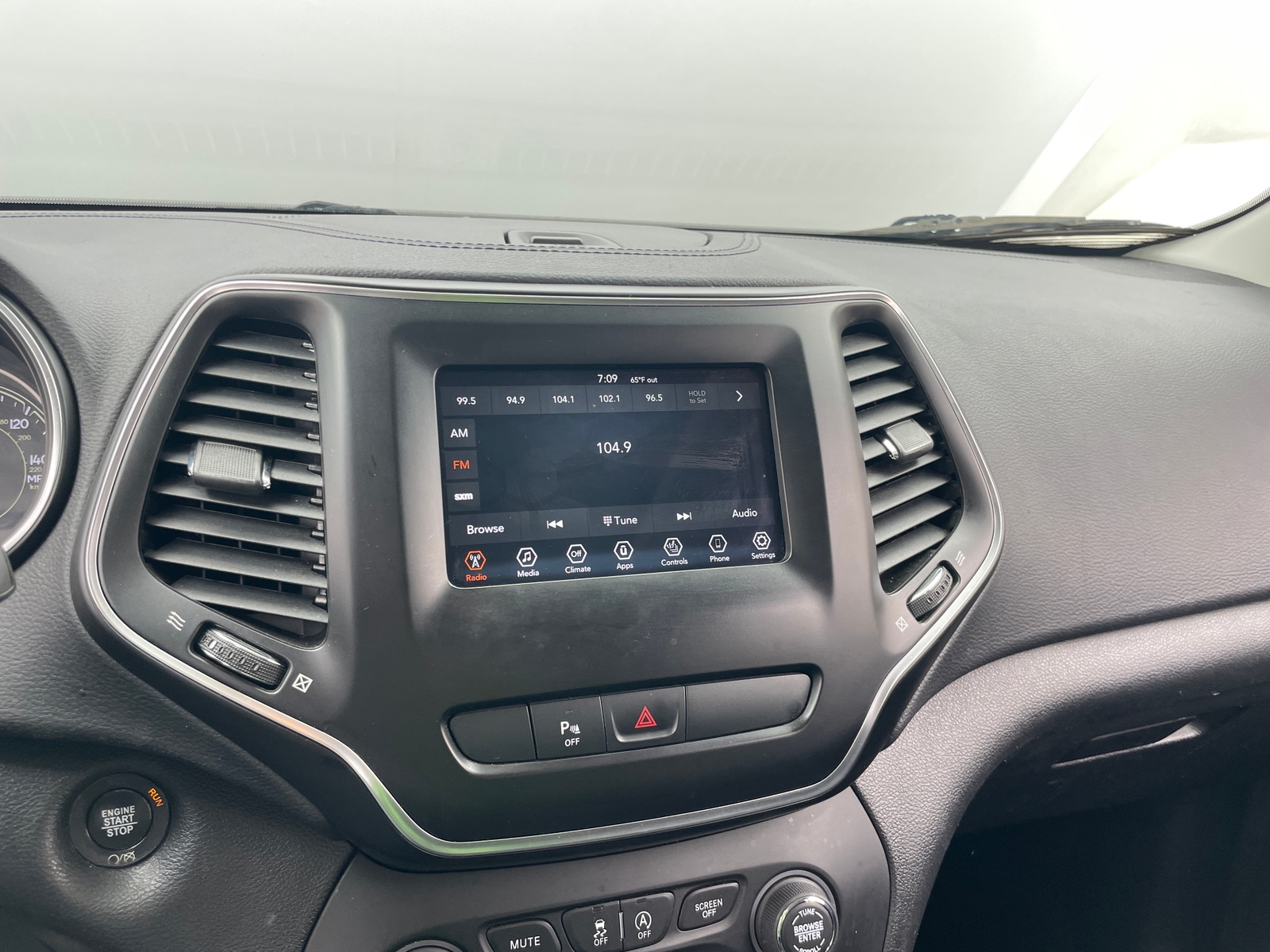 Thumbnail: 2019 Jeep Cherokee - 4