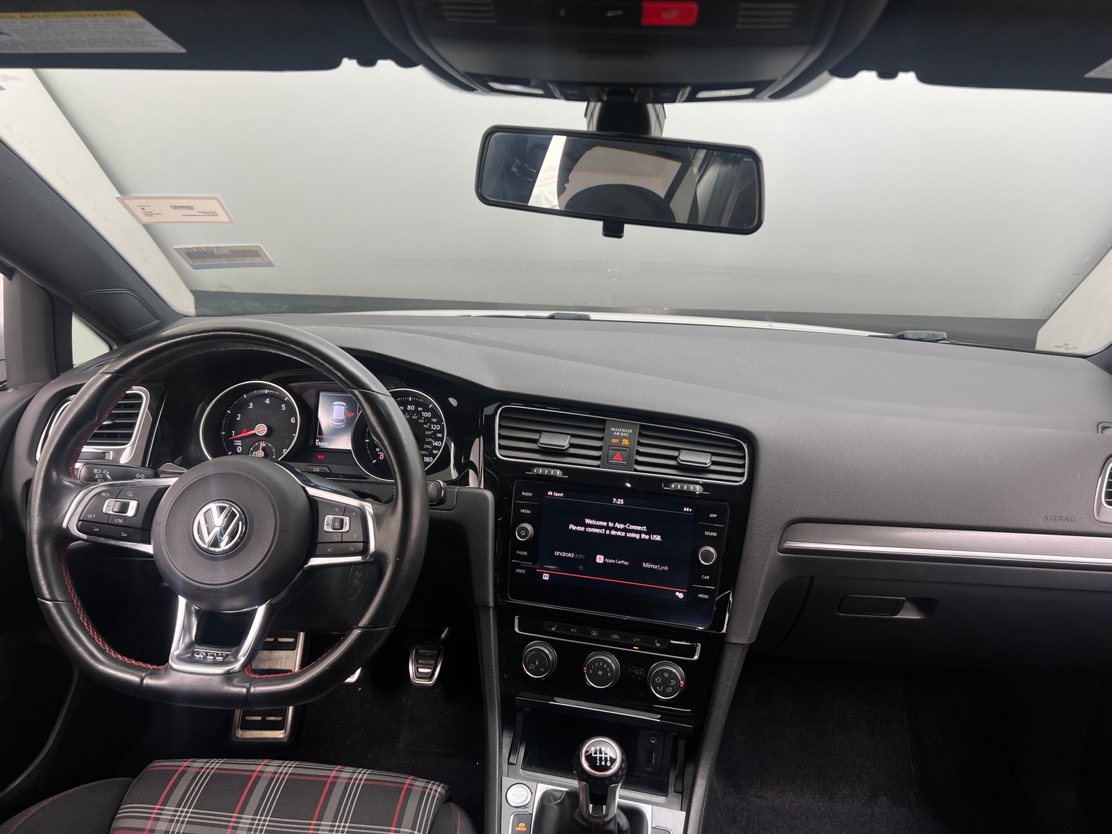 Thumbnail: 2018 Volkswagen Golf - 3
