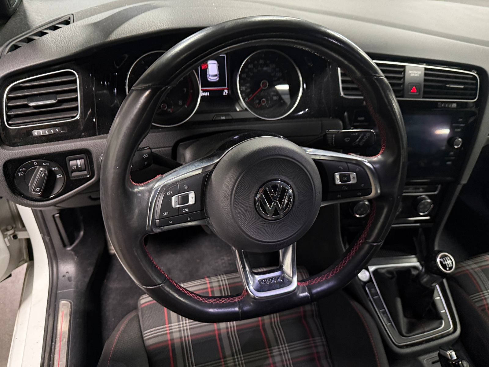 Thumbnail: 2018 Volkswagen Golf - 5