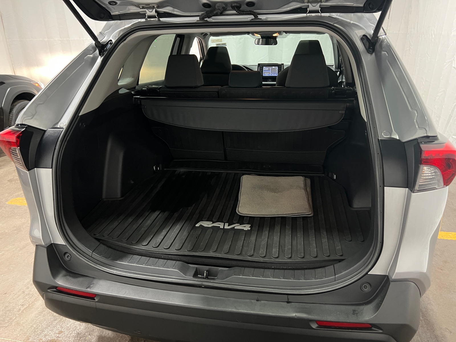 Thumbnail: 2019 Toyota RAV4 - 7