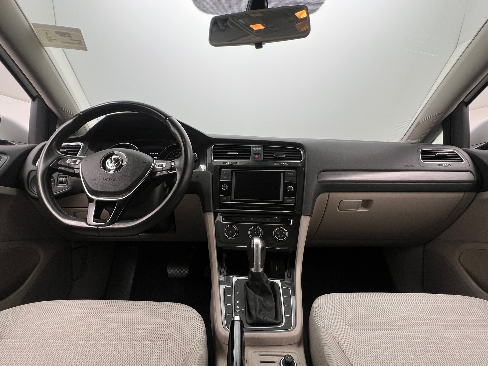 Thumbnail: 2018 Volkswagen Golf - 3