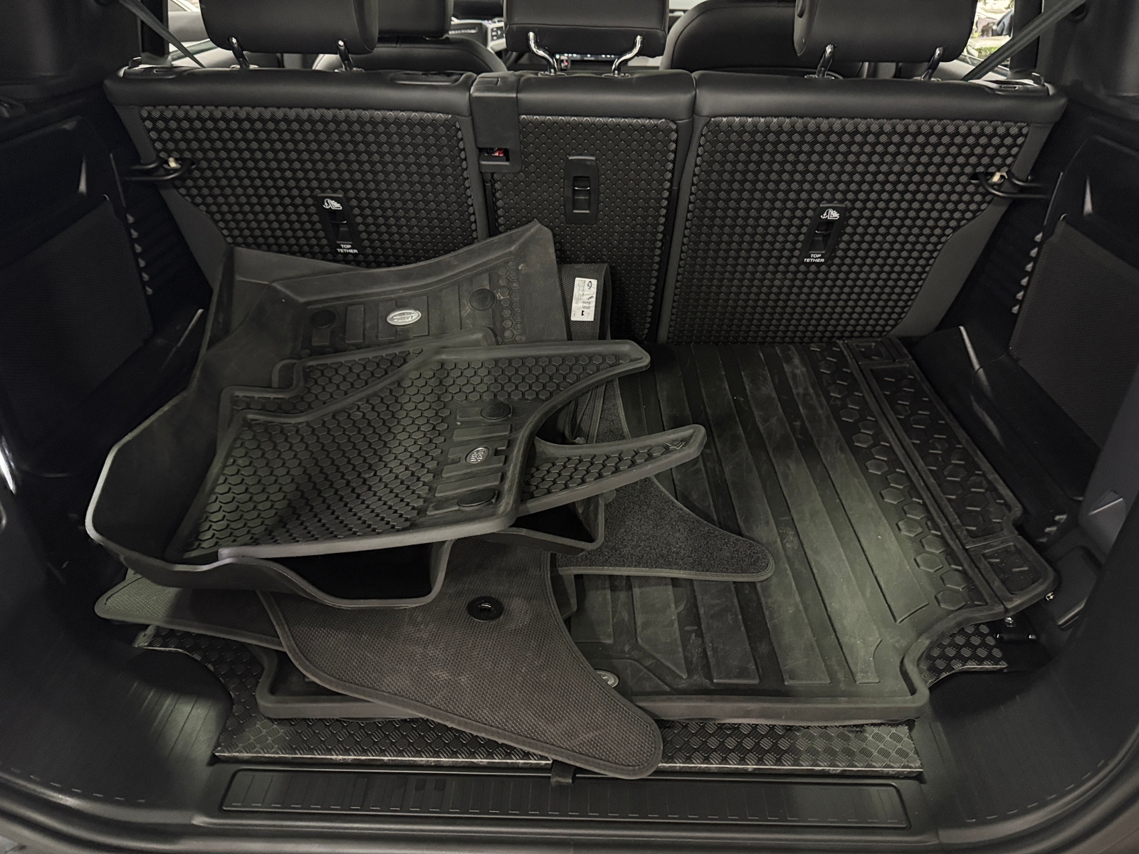 Thumbnail: 2023 Land Rover Defender - 6
