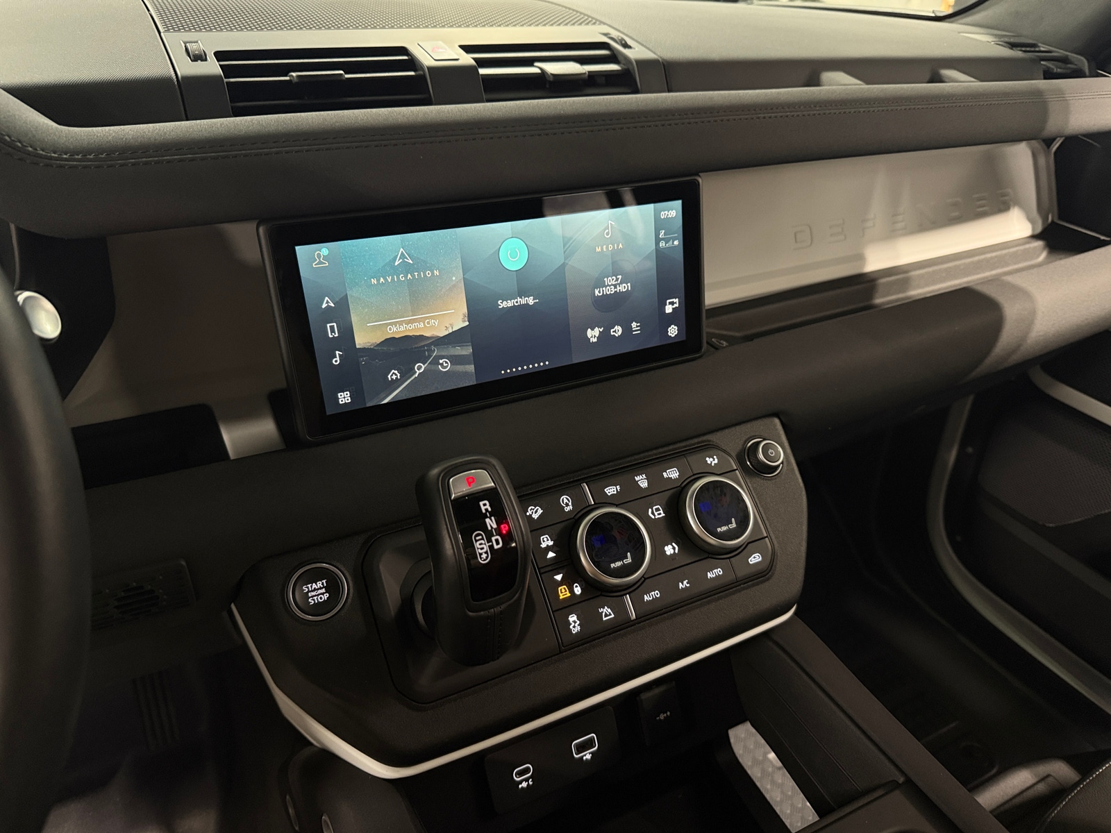 Thumbnail: 2023 Land Rover Defender - 3