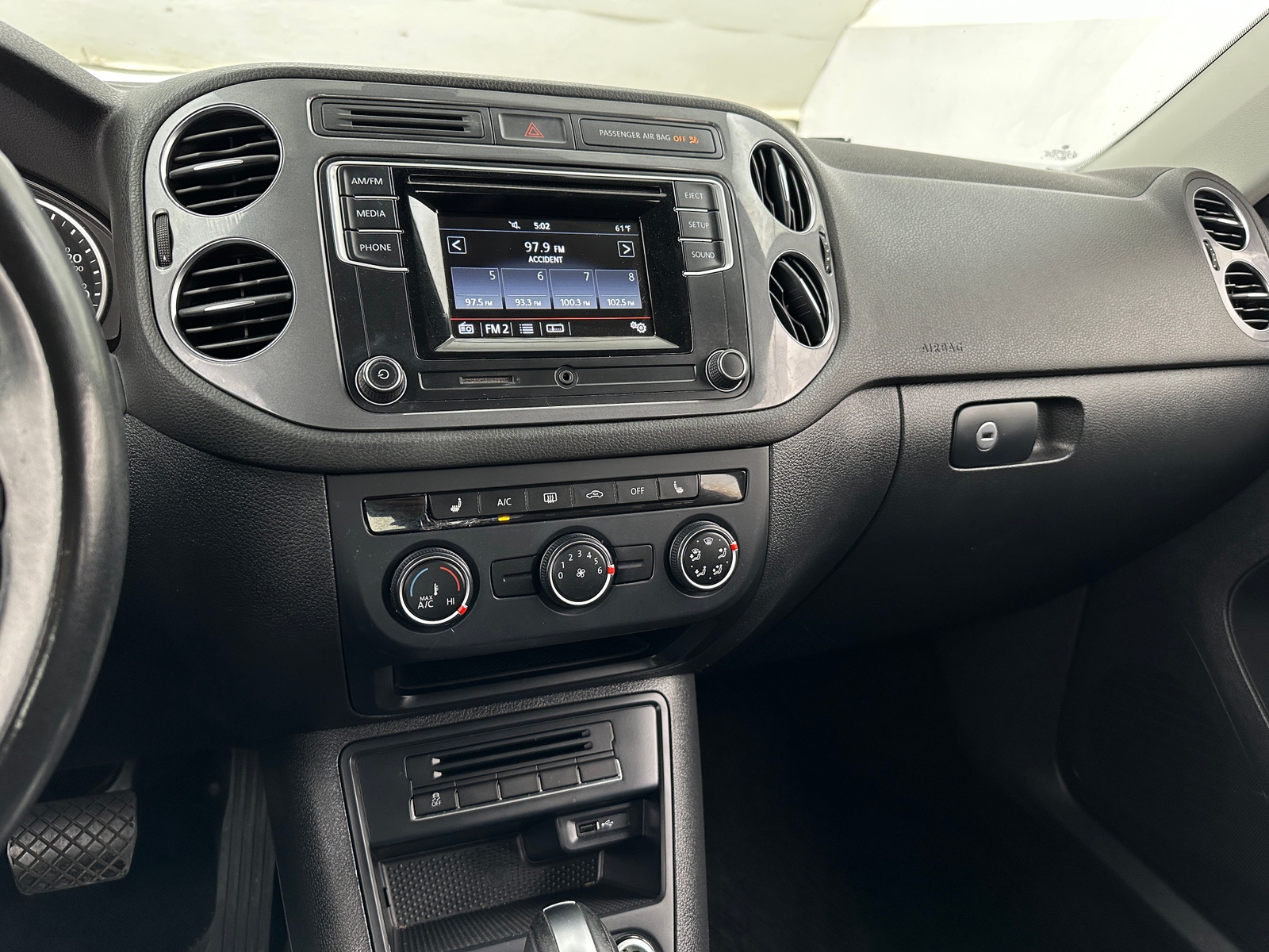 Thumbnail: 2016 Volkswagen Tiguan - 4