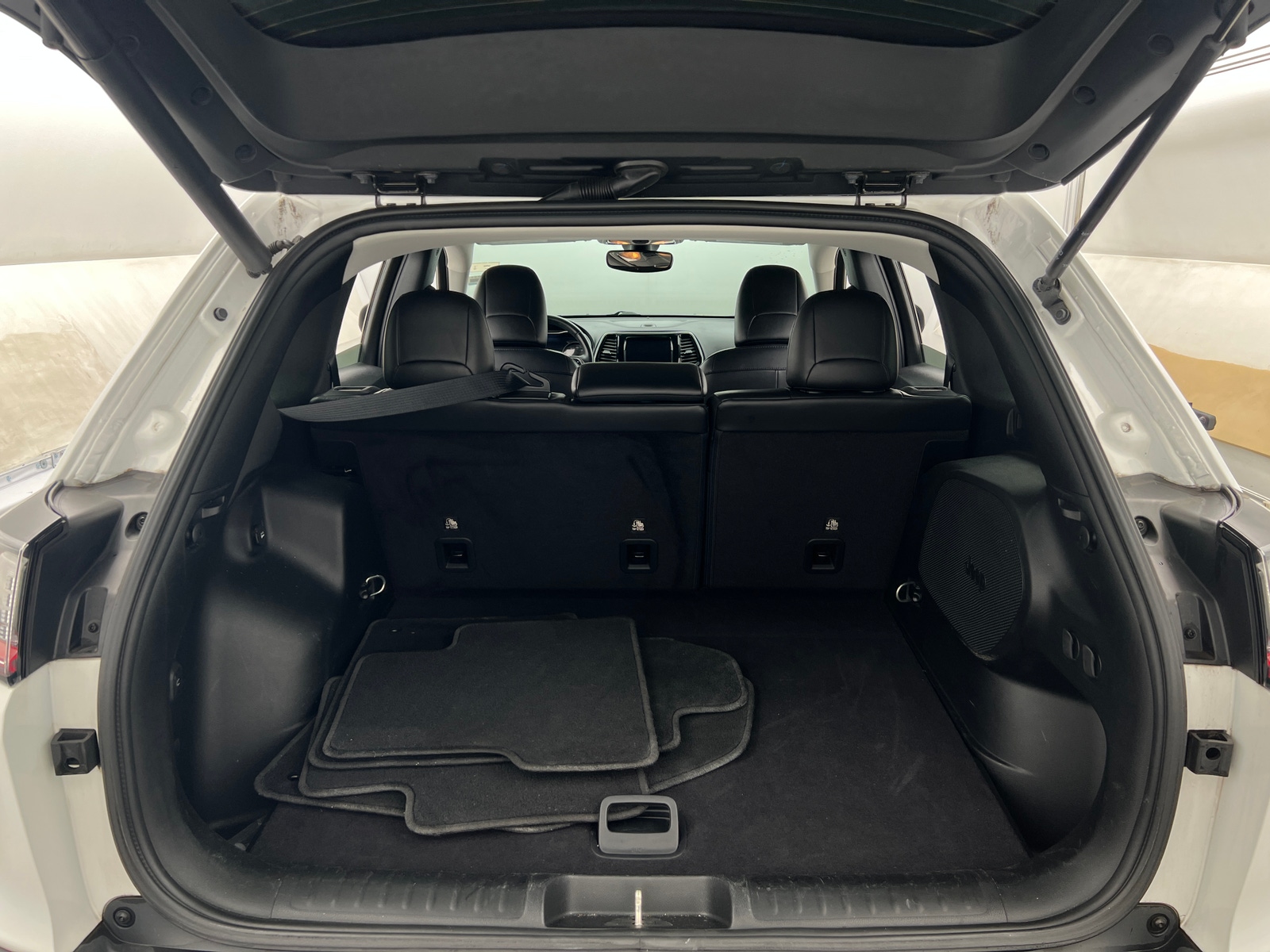 Thumbnail: 2019 Jeep Cherokee - 6