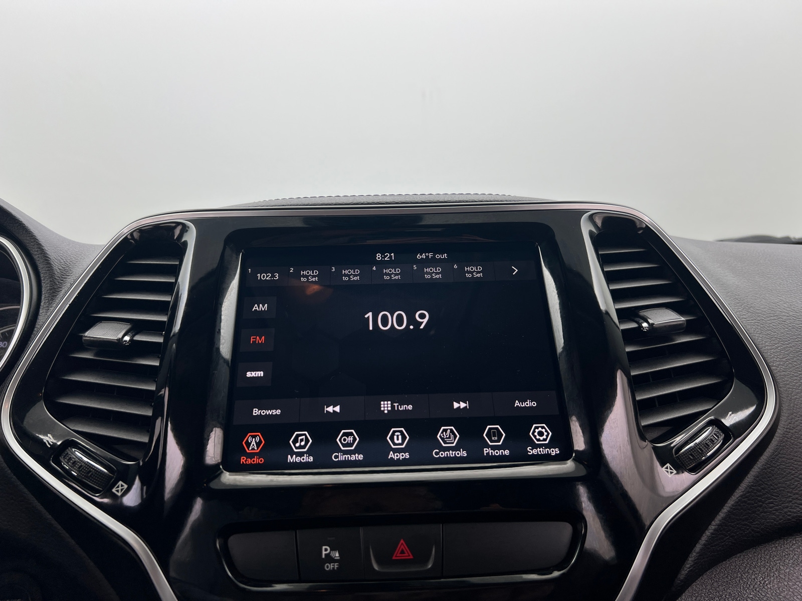 Thumbnail: 2019 Jeep Cherokee - 3