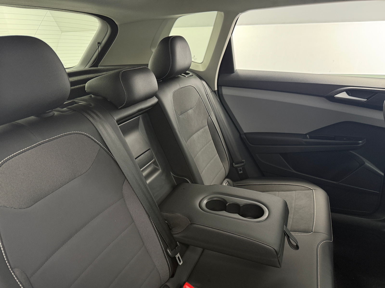 Thumbnail: 2023 Volkswagen Taos - 5