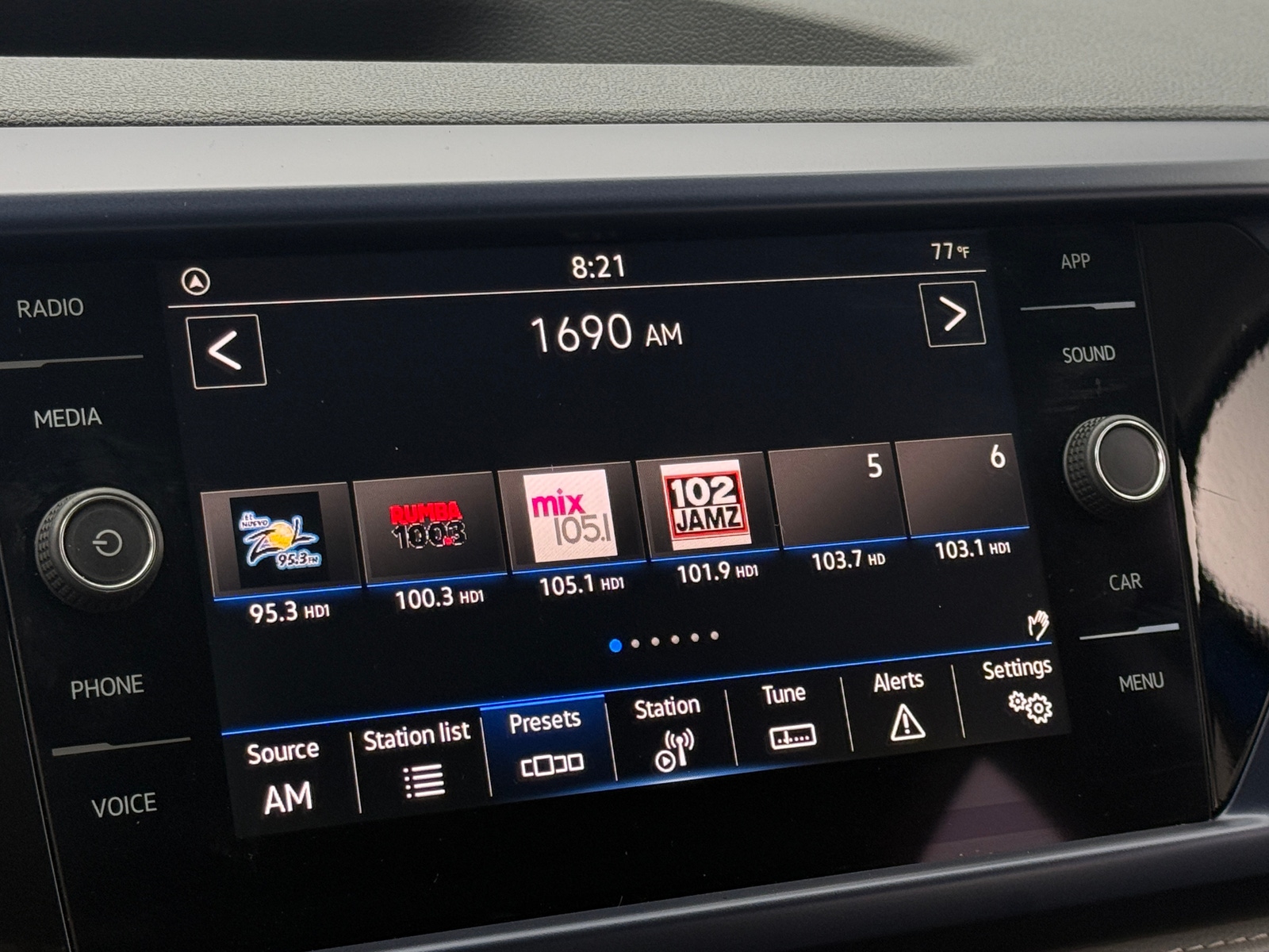 Thumbnail: 2023 Volkswagen Taos - 3