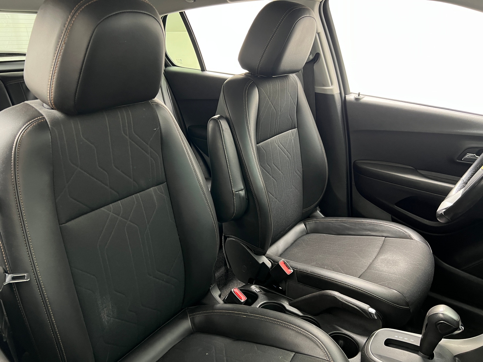 Thumbnail: 2022 Chevrolet Trax - 2