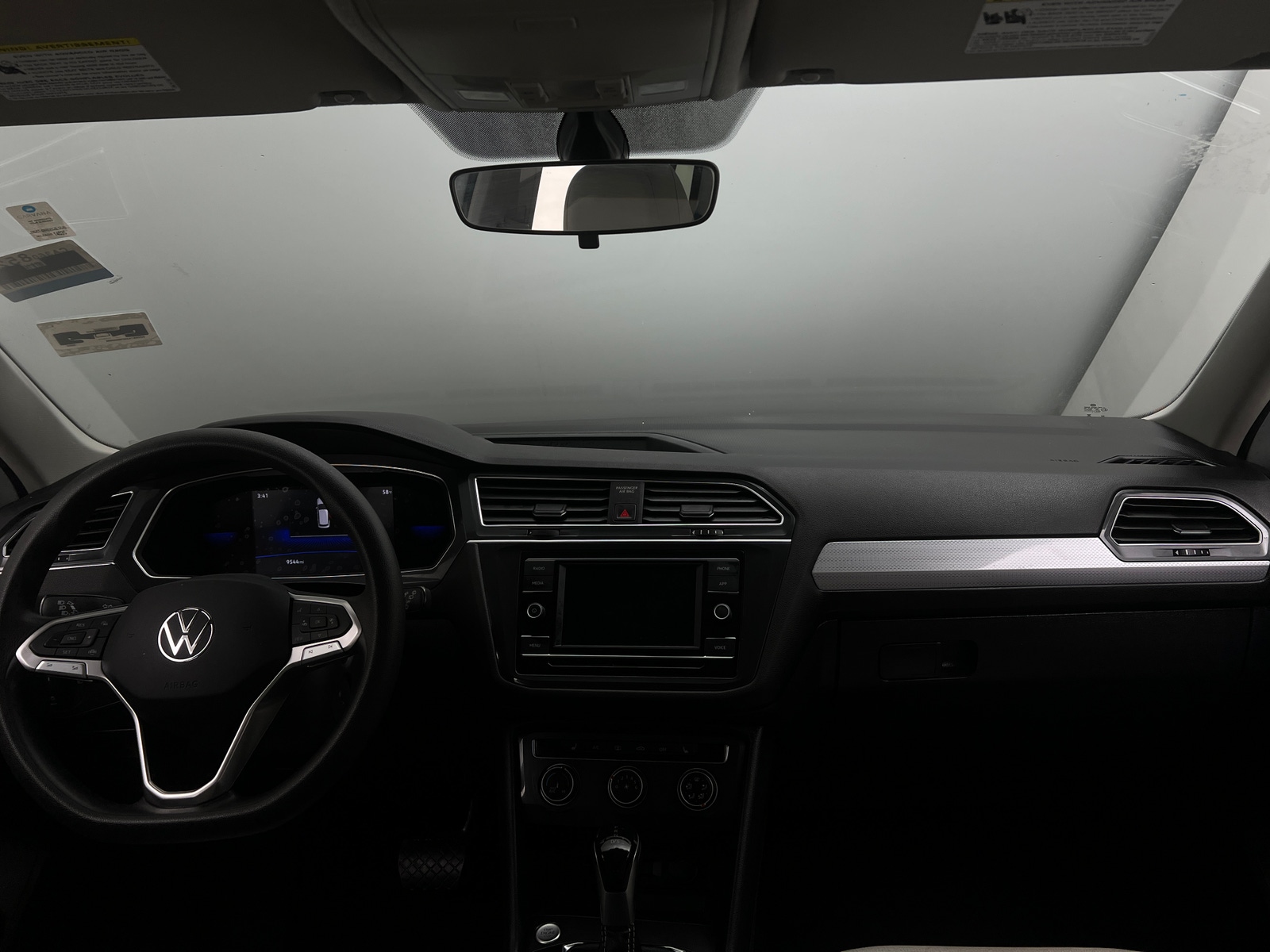 Thumbnail: 2023 Volkswagen Tiguan - 3