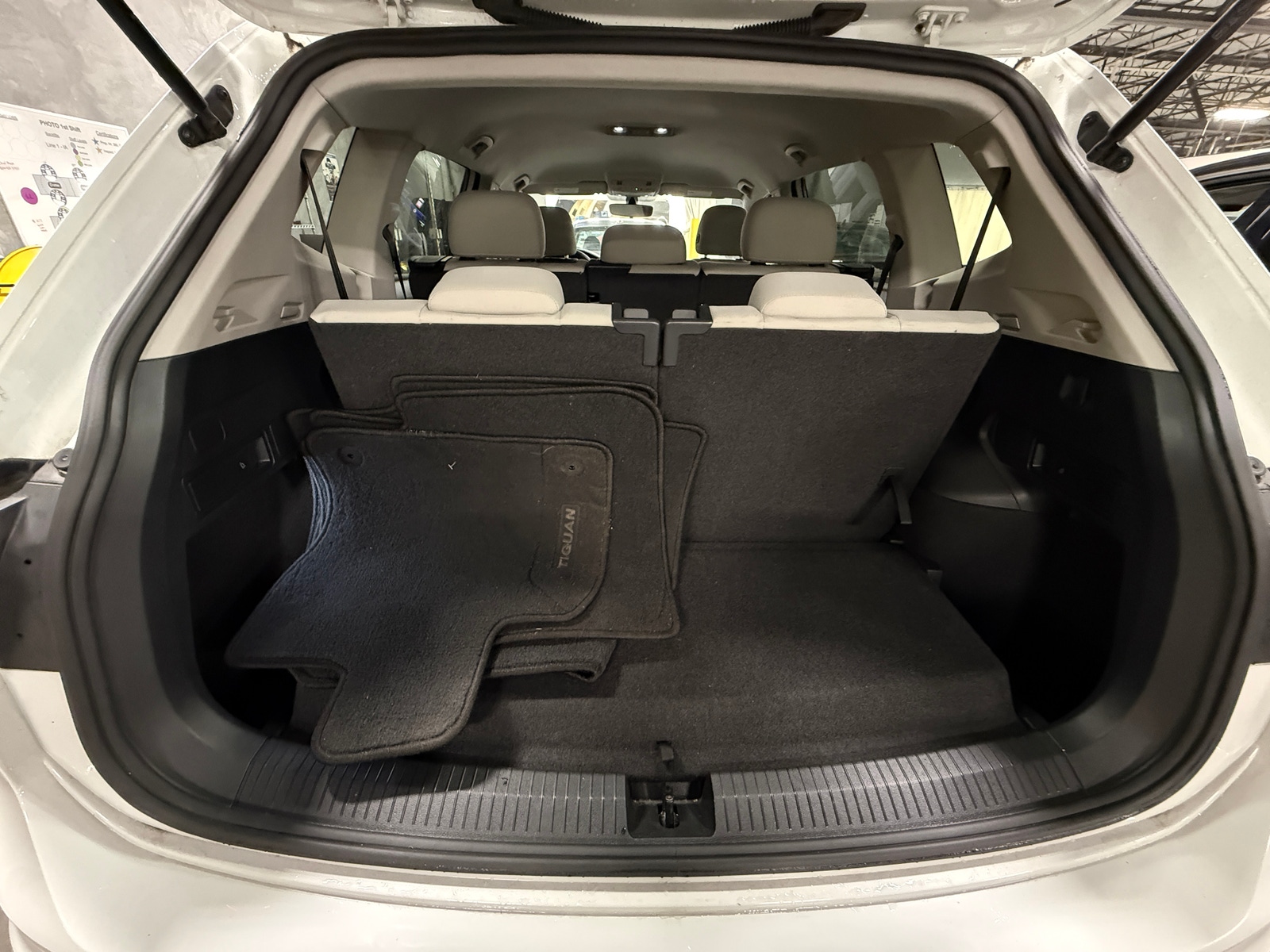 Thumbnail: 2023 Volkswagen Tiguan - 7