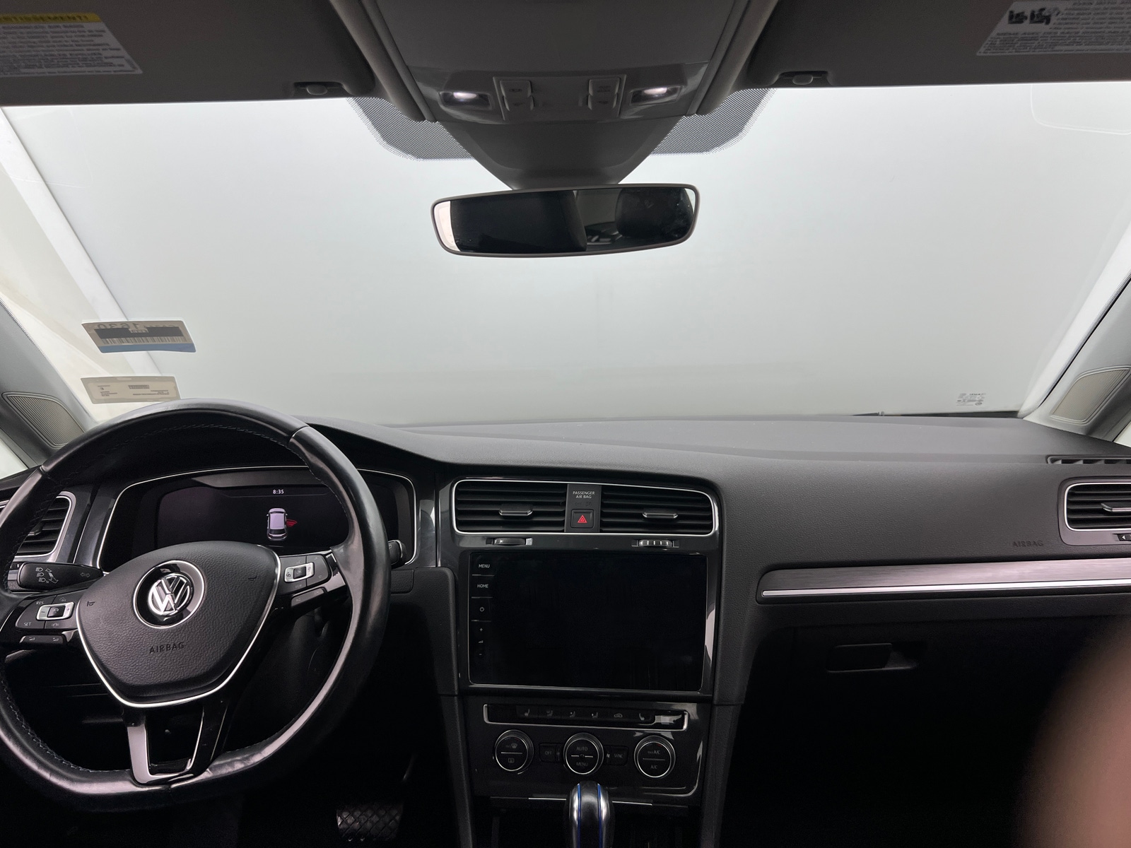Thumbnail: 2019 Volkswagen e-Golf - 2