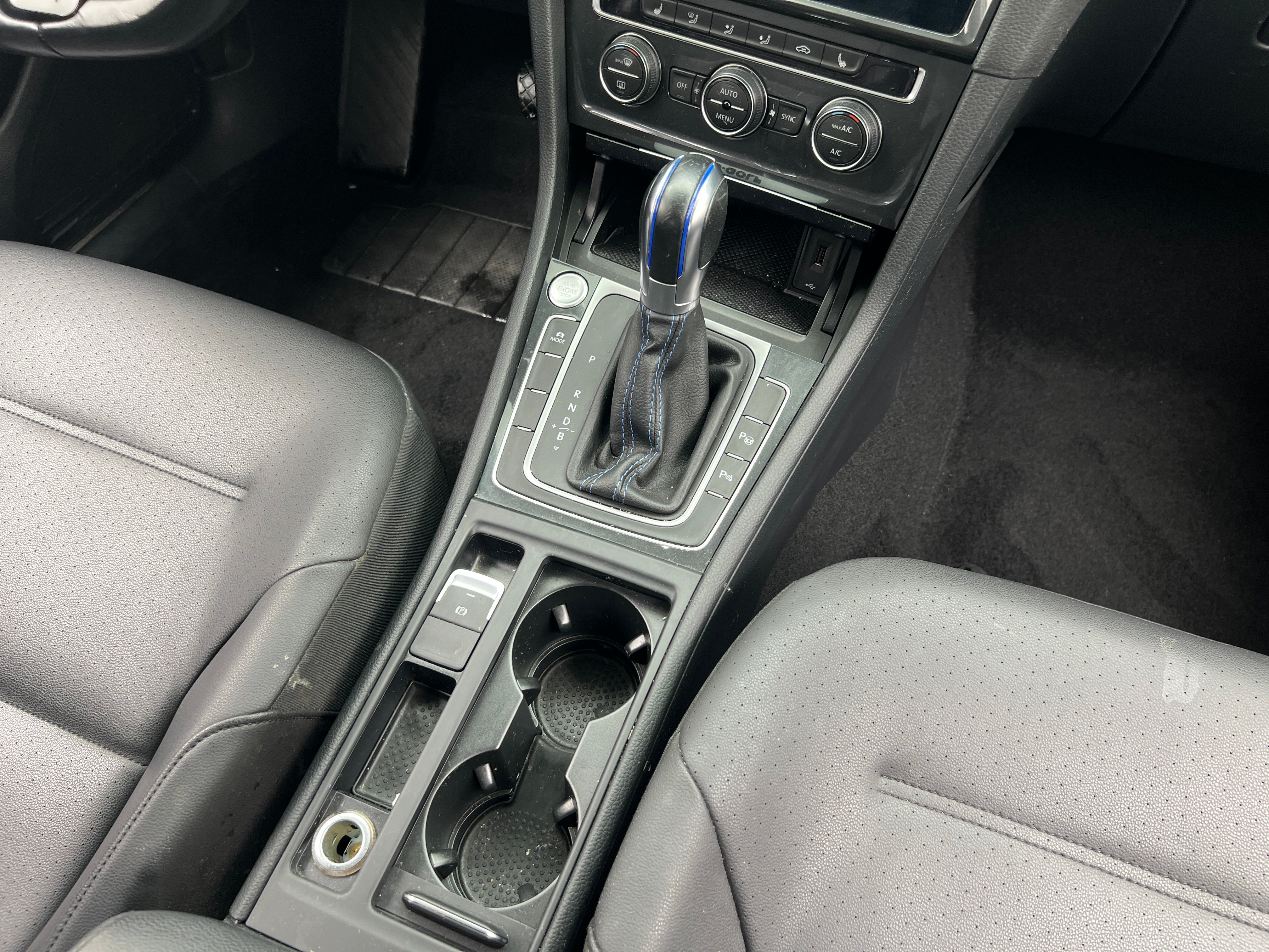 Used 2019 Volkswagen e-Golf e-Golf SEL Premium with VIN WVWPR7AU9KW918358 for sale in Oak Creek, WI