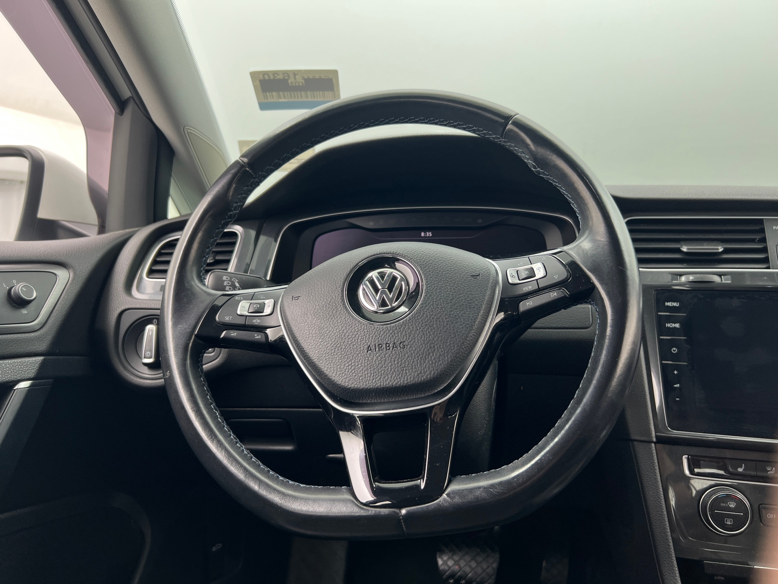 Thumbnail: 2019 Volkswagen e-Golf - 4