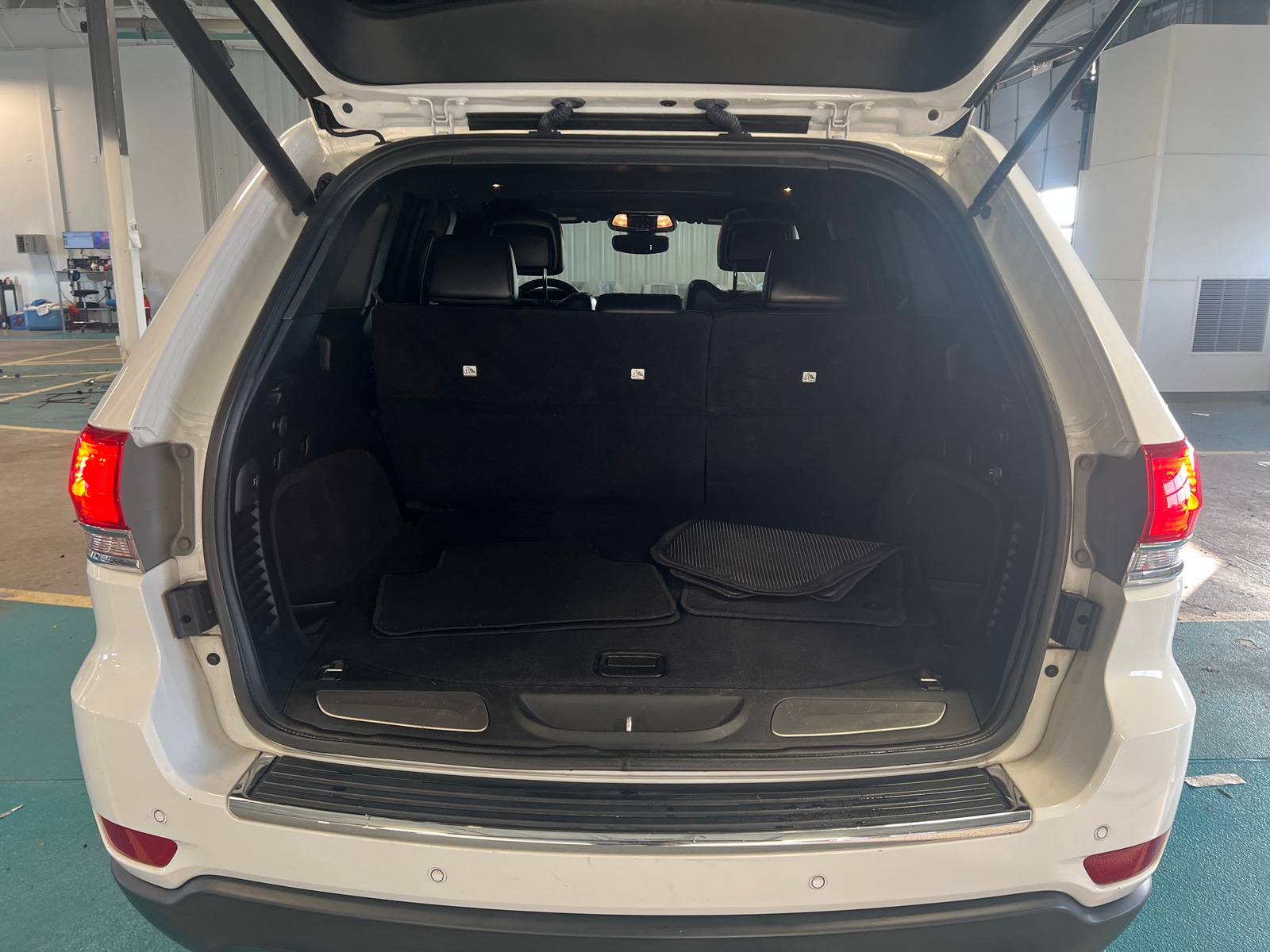 Thumbnail: 2019 Jeep Grand Cherokee - 6