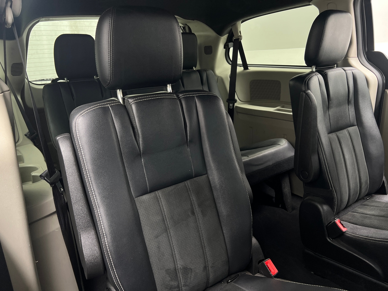 Thumbnail: 2017 Dodge Grand Caravan - 5