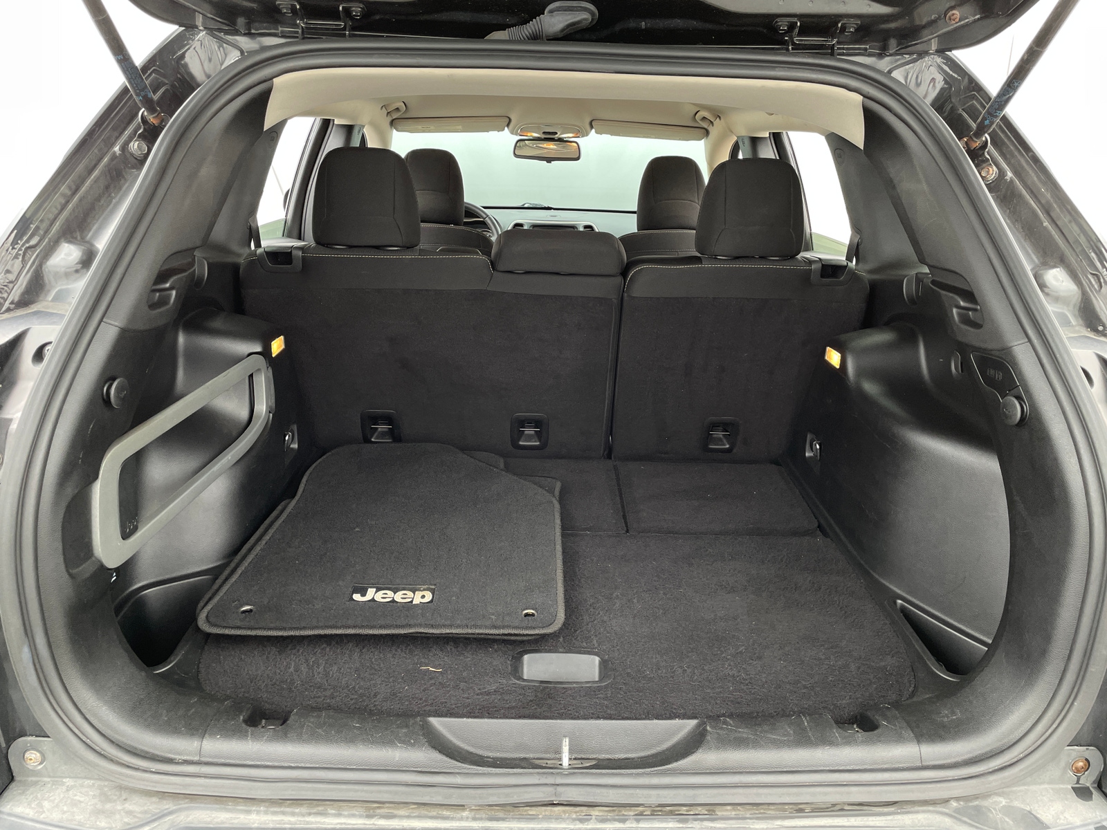 Thumbnail: 2015 Jeep Cherokee - 7
