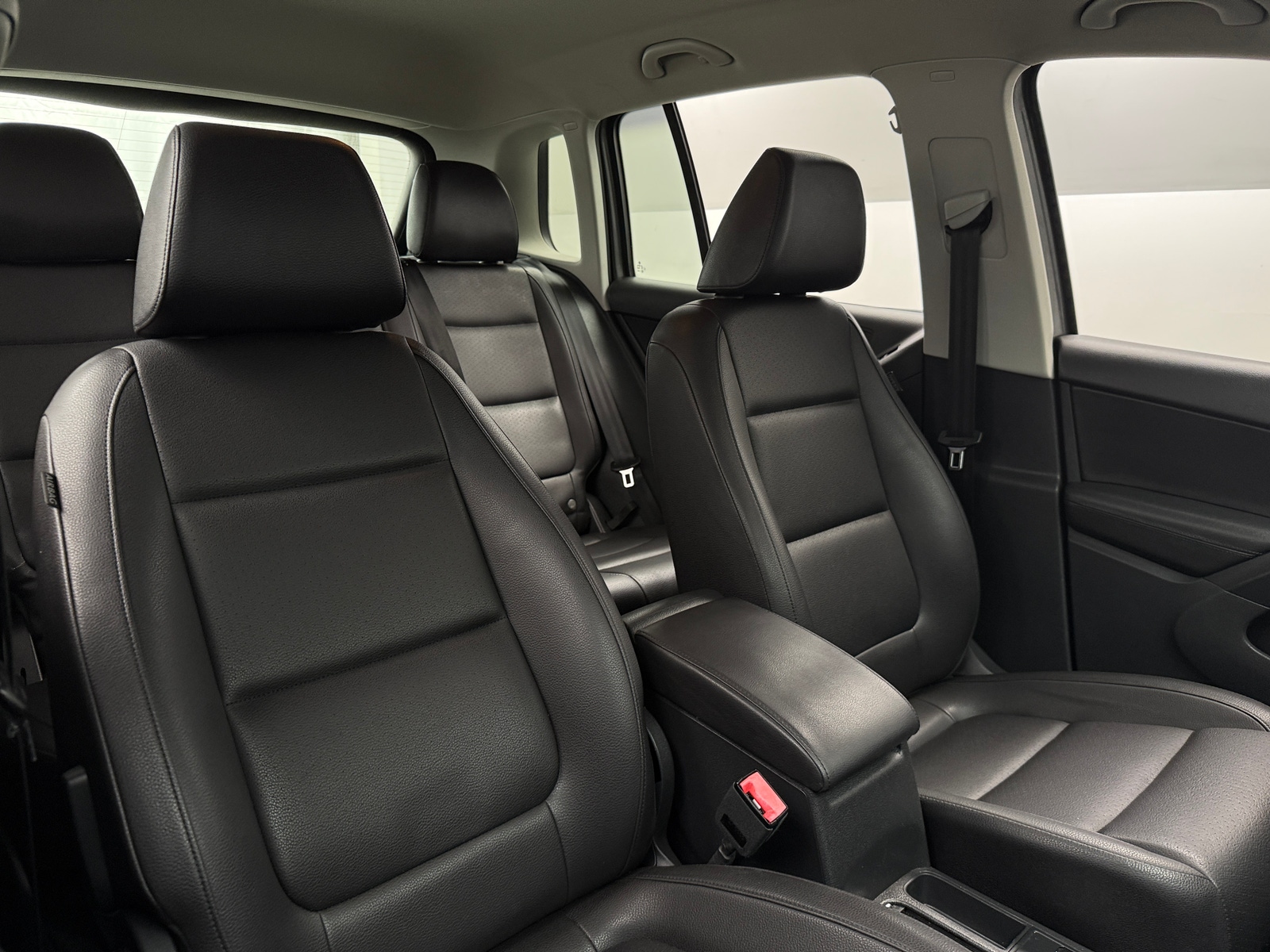 Thumbnail: 2016 Volkswagen Tiguan - 2