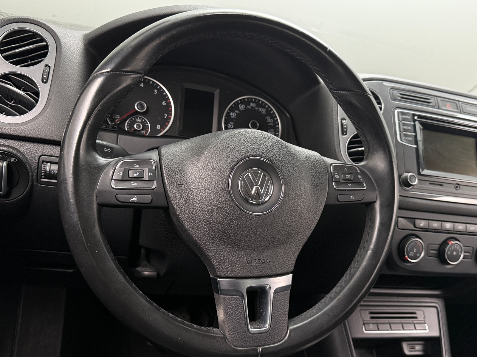 Thumbnail: 2016 Volkswagen Tiguan - 5