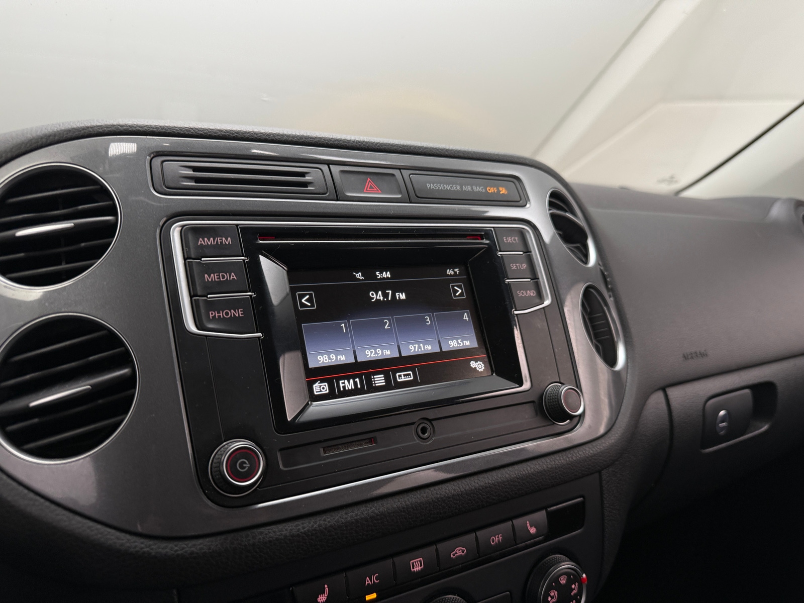 Thumbnail: 2016 Volkswagen Tiguan - 4